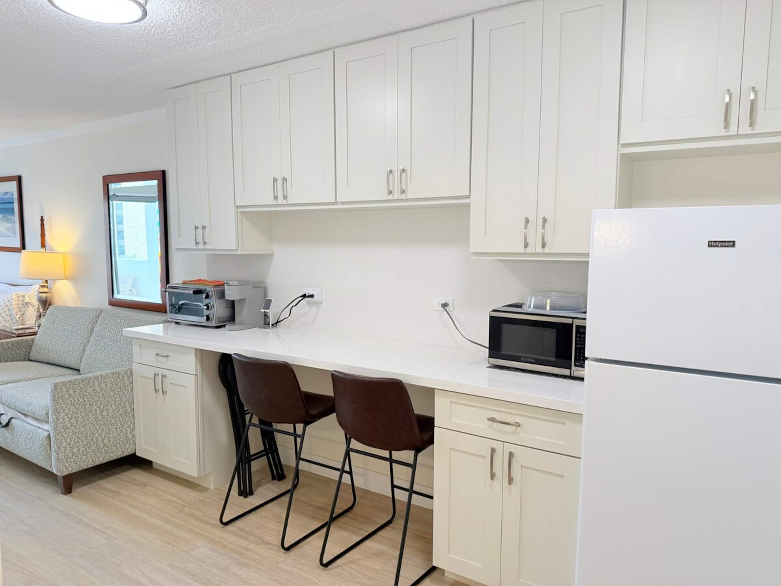 9B Waikiki Studio, Steps to Beach, Ocean View - Photo 10
