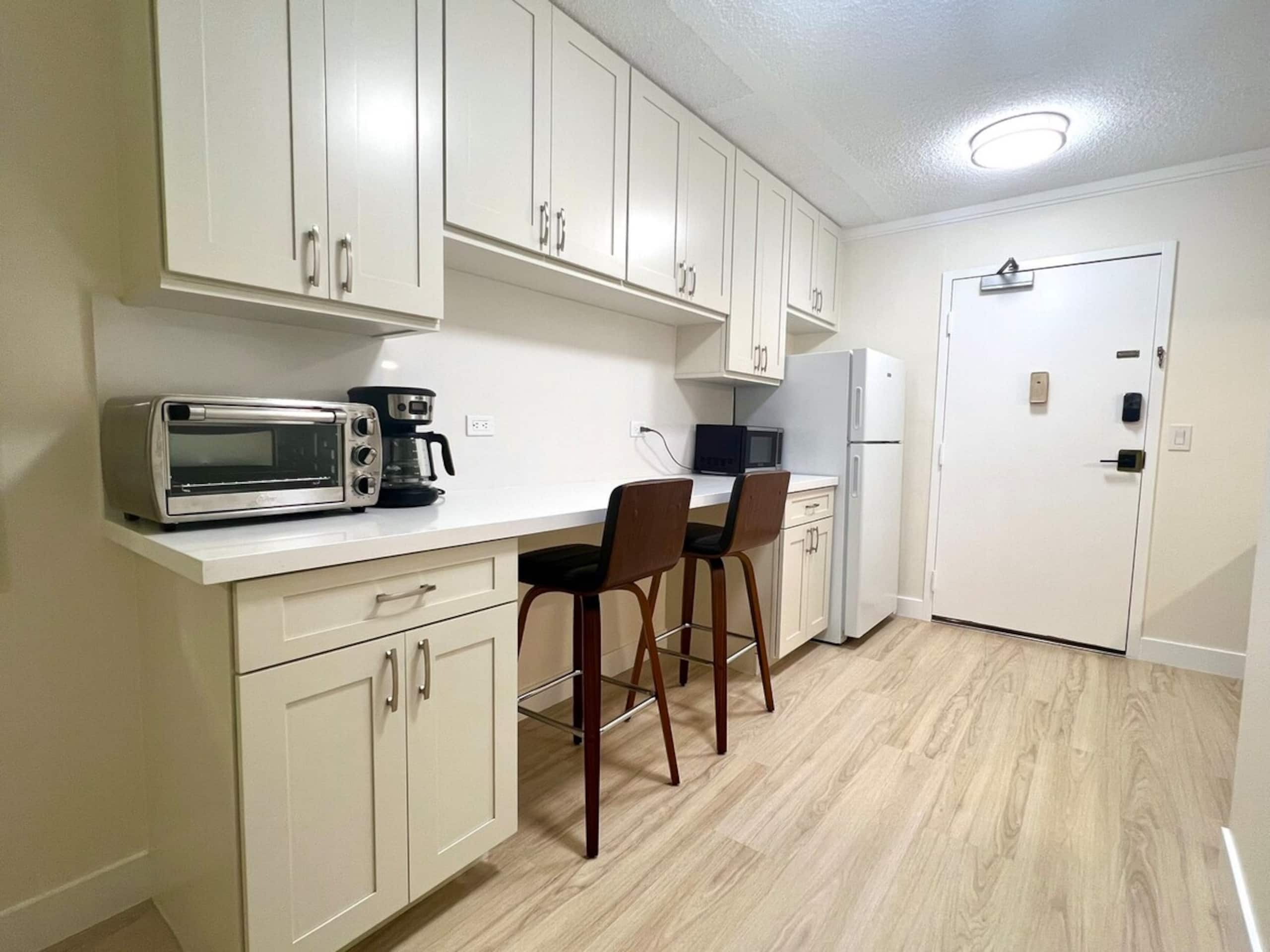 9B Waikiki Studio, Steps to Beach, Ocean View - Photo 9