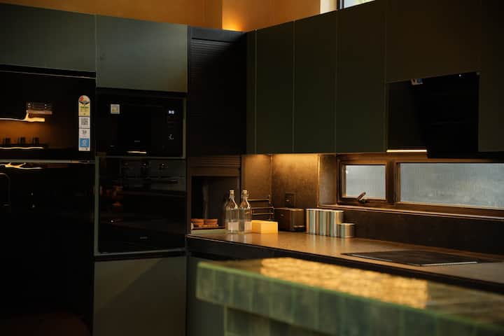Full kitchen image 1