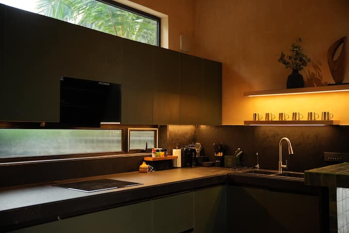 Full kitchen image 2
