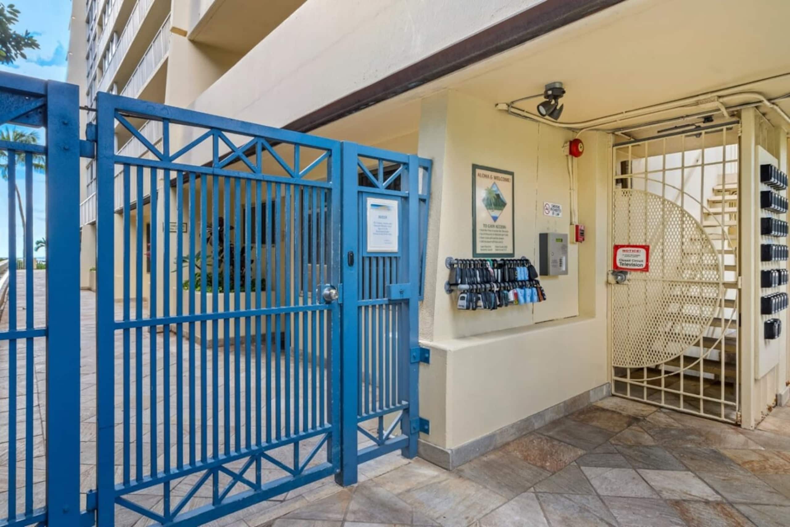 Marbella Lane -Coastal retreat near Diamond Head - Photo 23