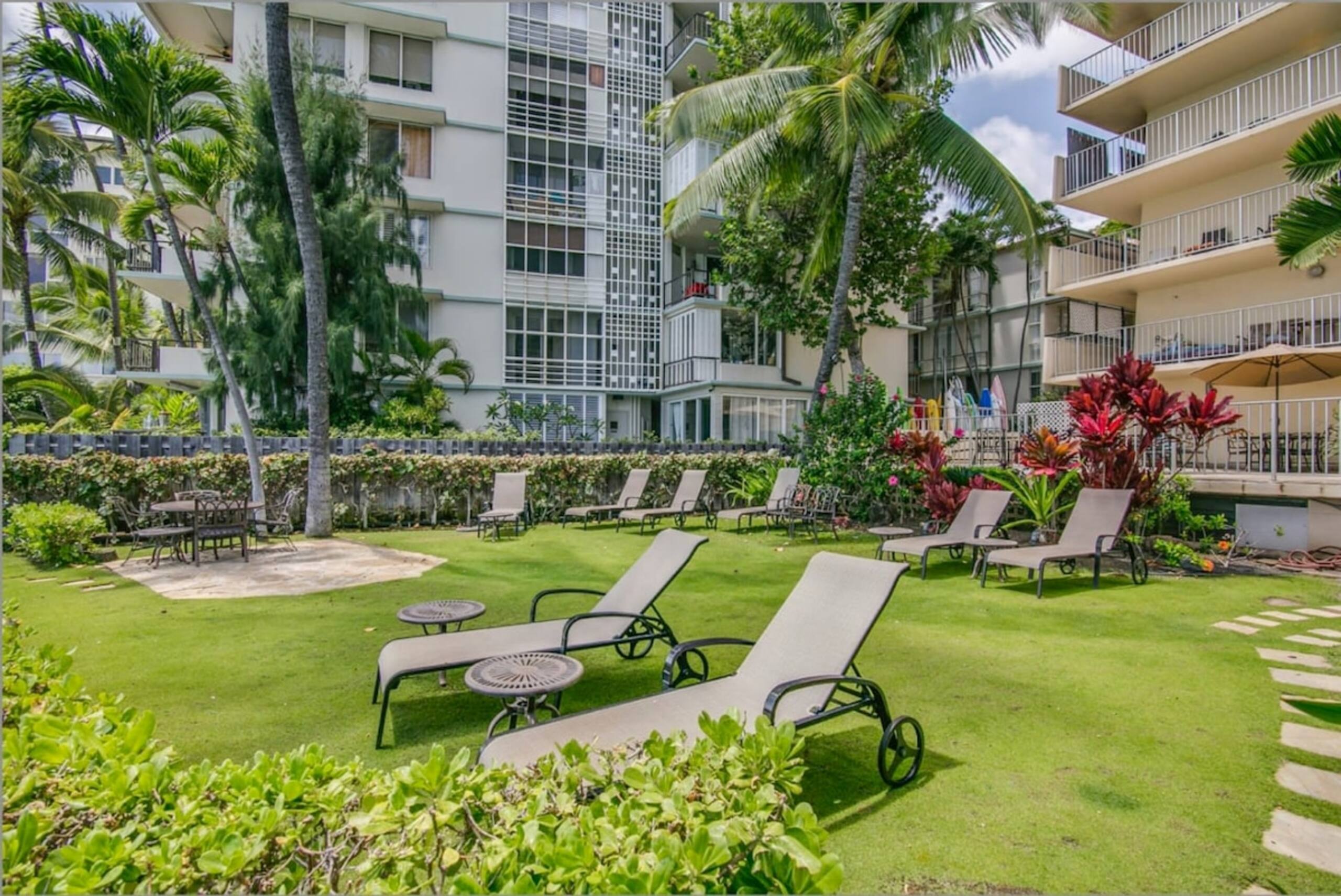 Marbella Lane -Coastal retreat near Diamond Head - Photo 12