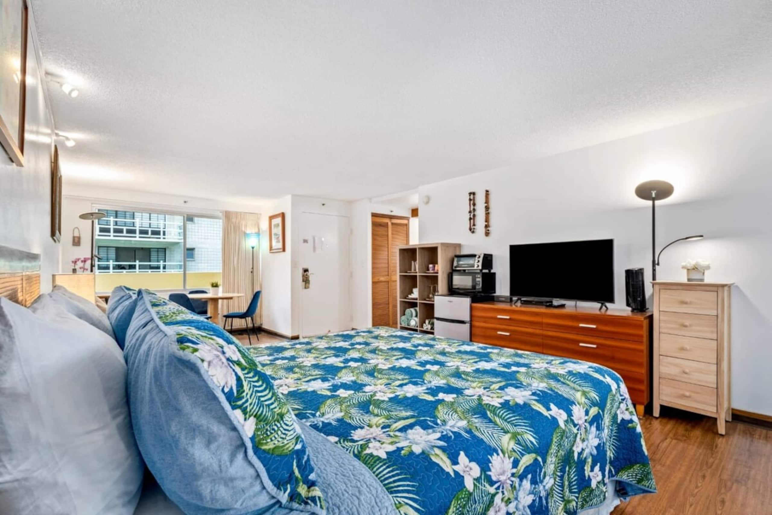 Marbella Lane -Coastal retreat near Diamond Head - Photo 5
