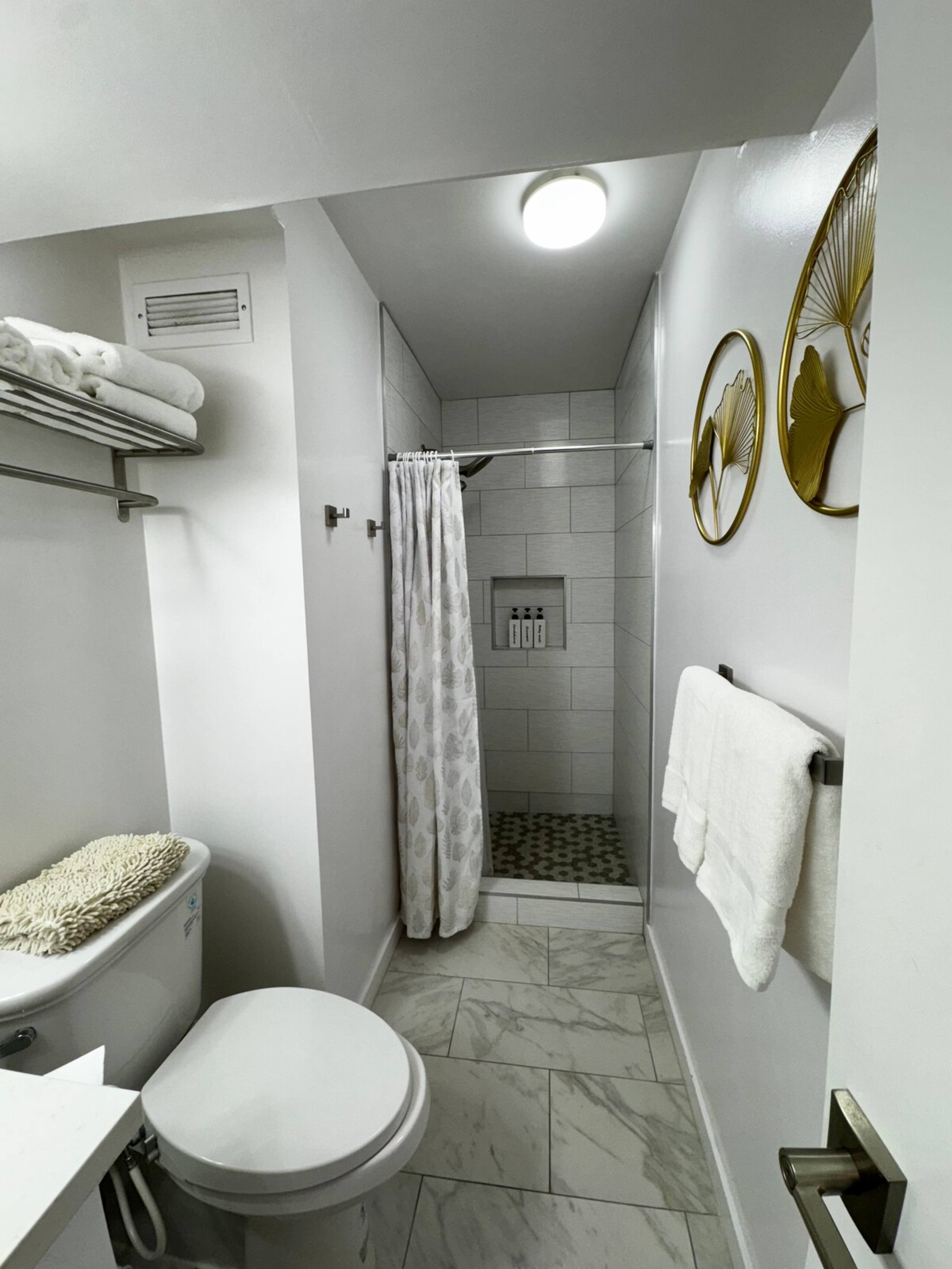Penthouse 16th F near Waikiki Center with Lanai - Photo 28