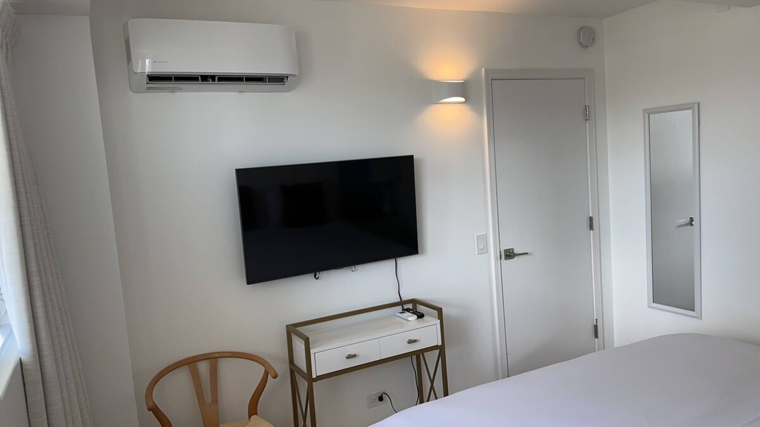 Penthouse 16th F near Waikiki Center with Lanai - Photo 22