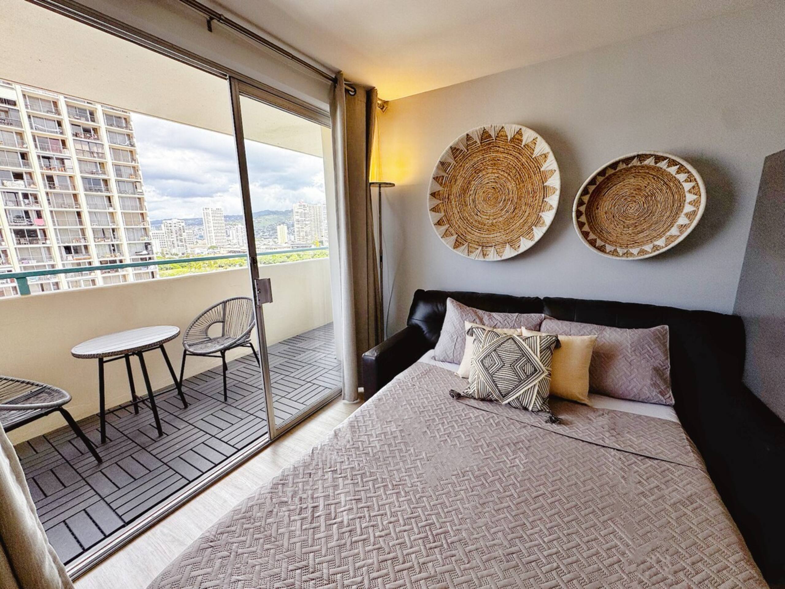 Penthouse 16th F near Waikiki Center with Lanai - Photo 6