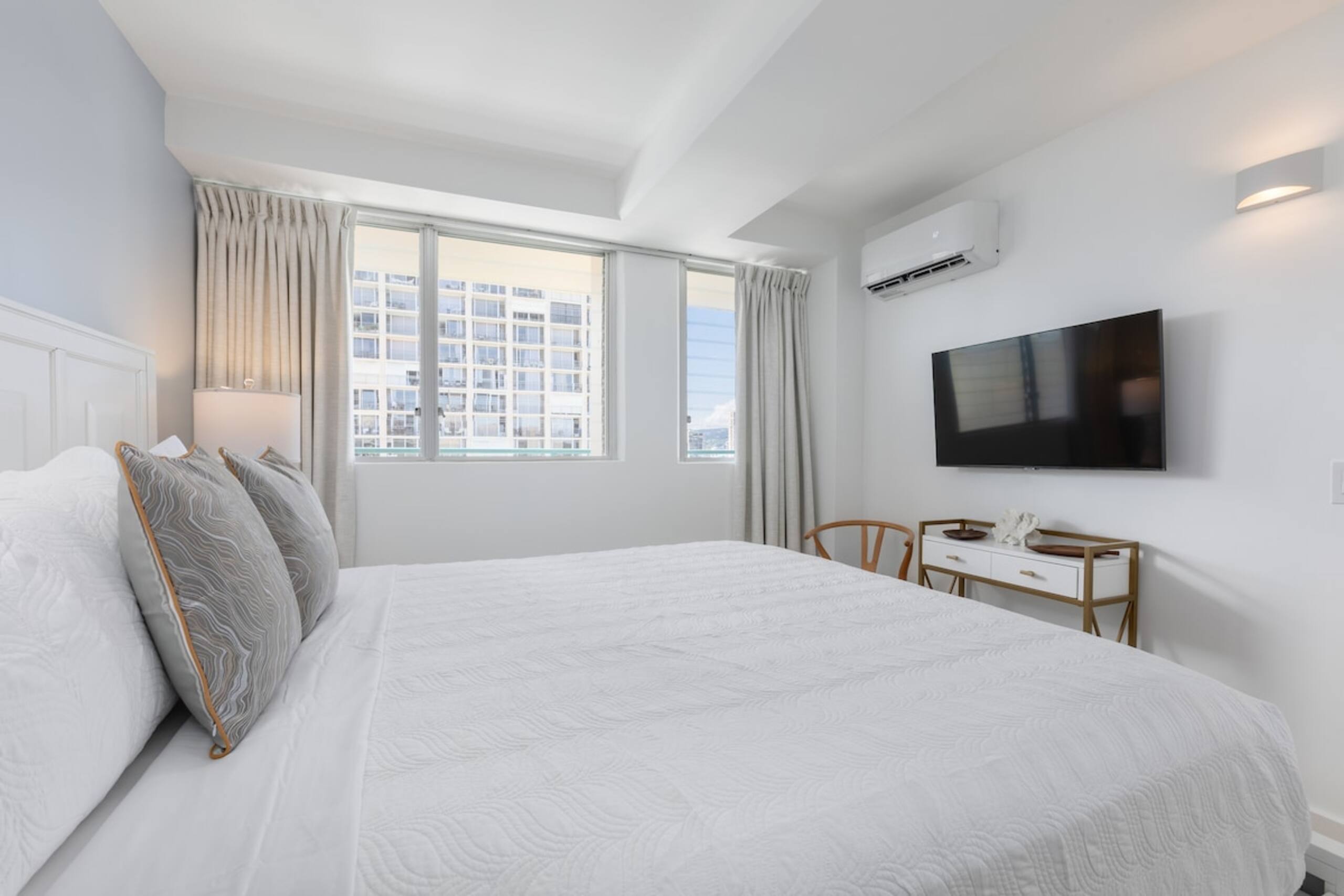 Penthouse 16th F near Waikiki Center with Lanai - Photo 2