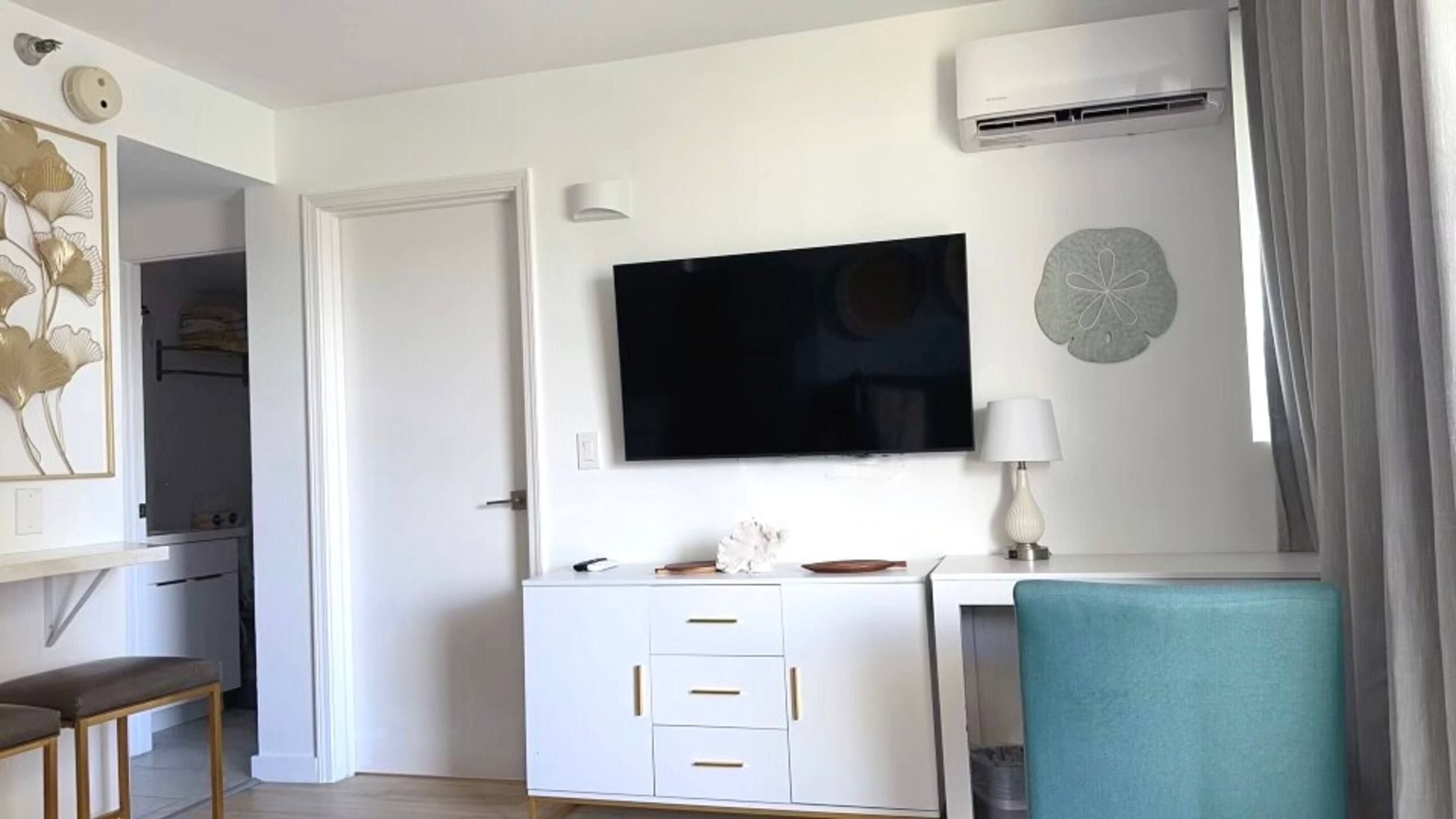 Penthouse 16th F near Waikiki Center with Lanai - Photo 13