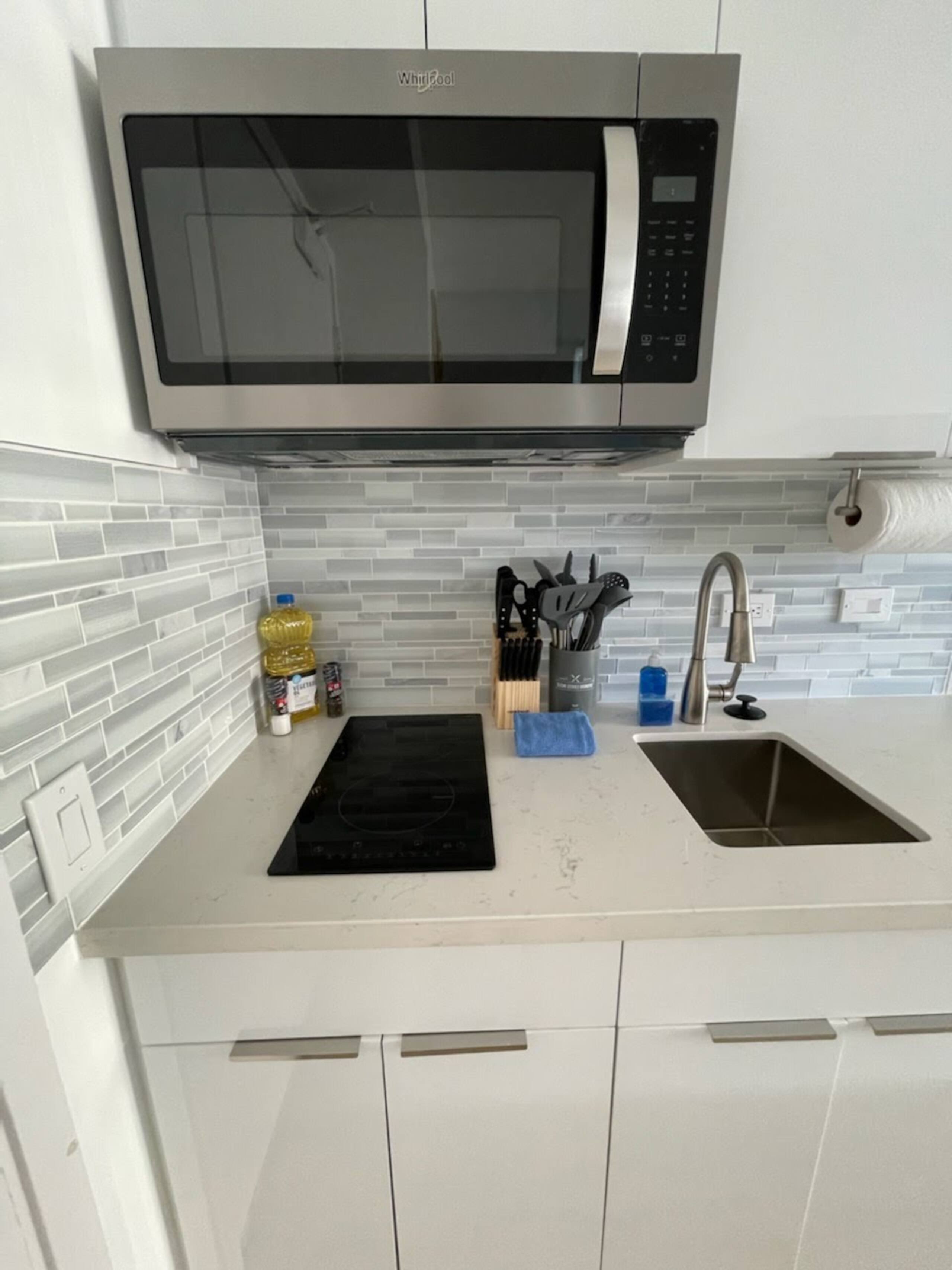 Penthouse 16th F near Waikiki Center with Lanai - Photo 20