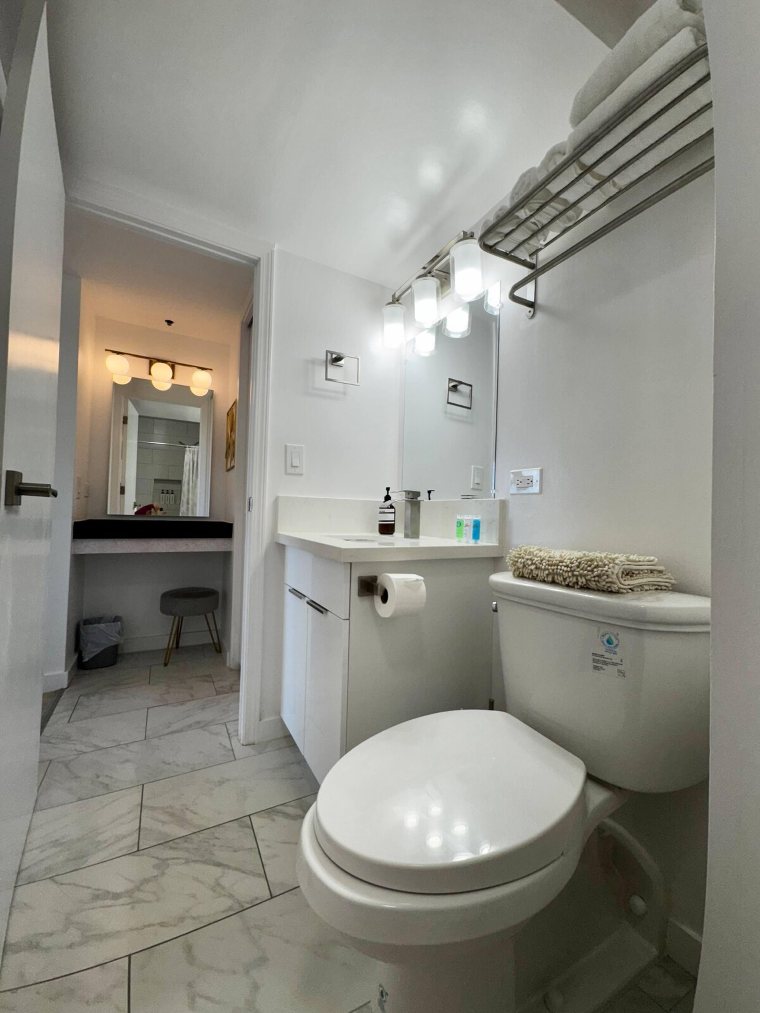 Penthouse 16th F near Waikiki Center with Lanai - Photo 26