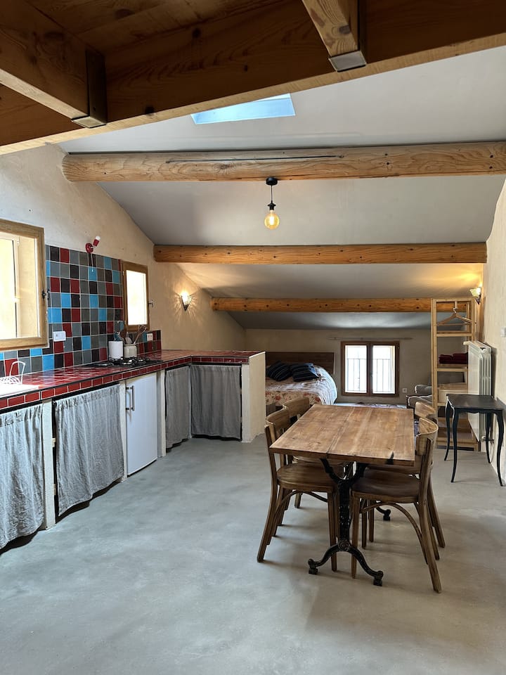 Loft De Charme à Cucuron - Jusqu'à 4 Voyageurs - Cucuron