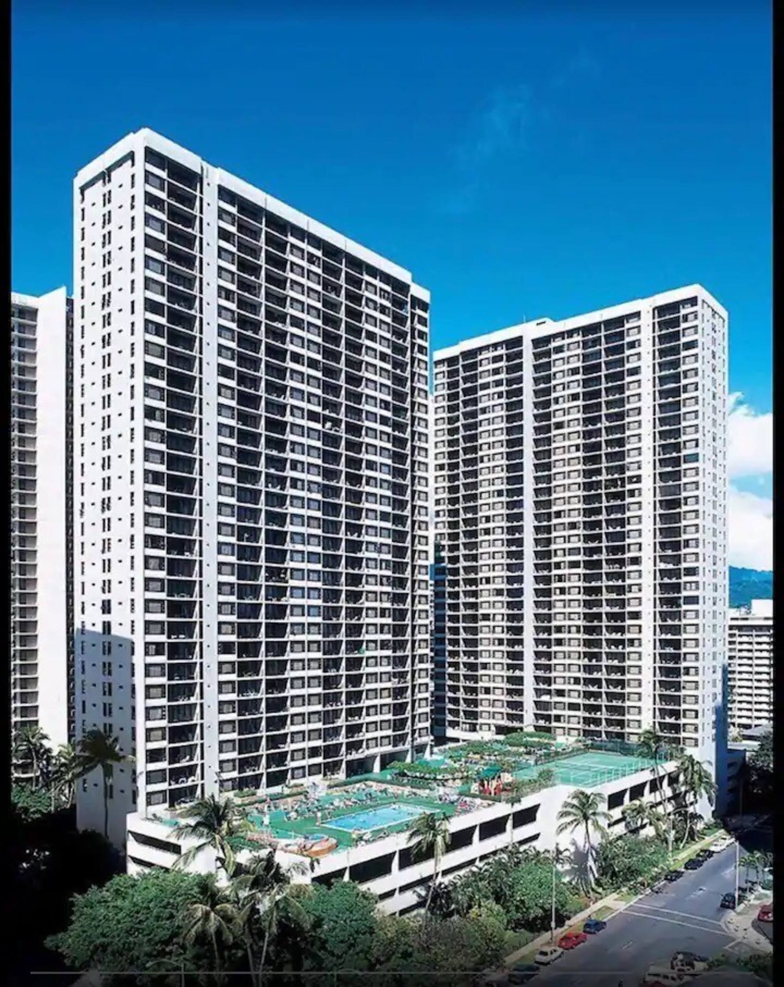 Renovated Waikiki condo 2(Q)+1(F)bed +Free Parking - Photo 3