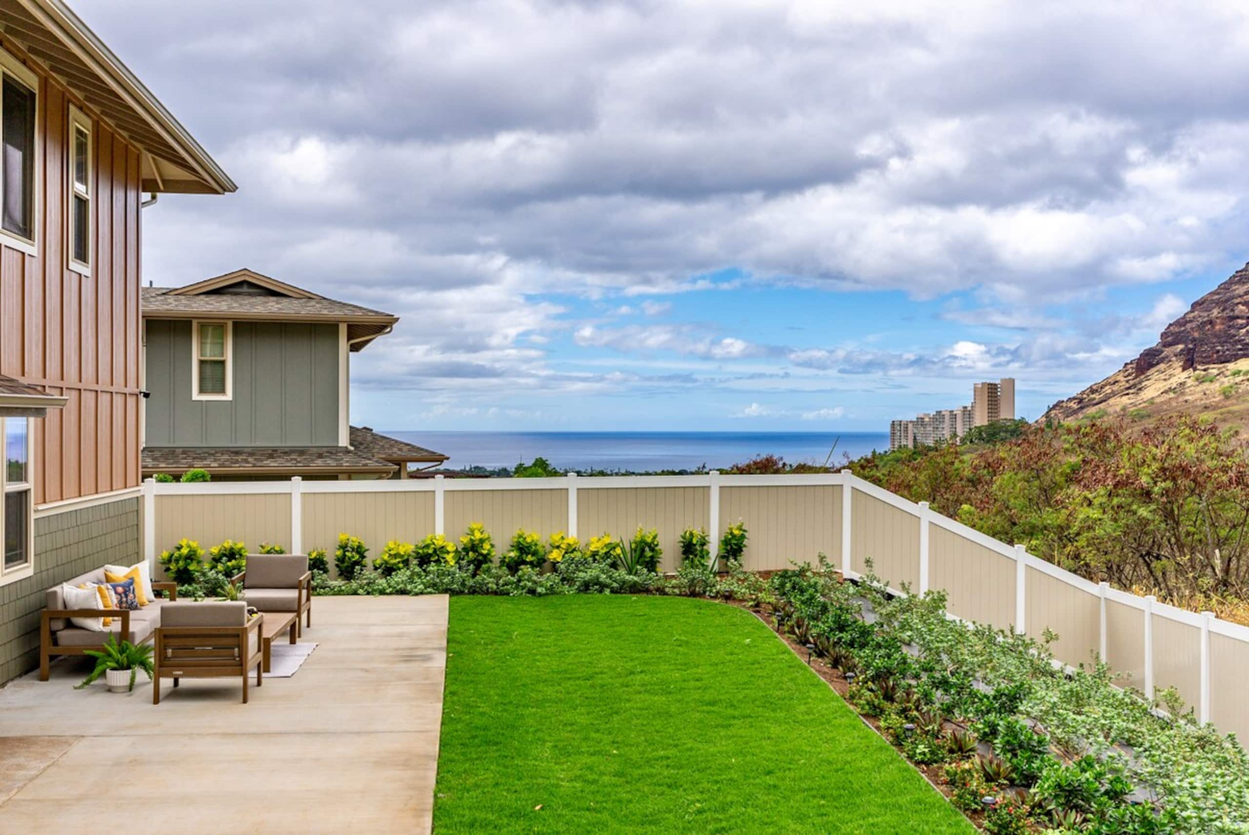 Beautiful 4-BR Home, Near Beach, Mountain View - Photo 34