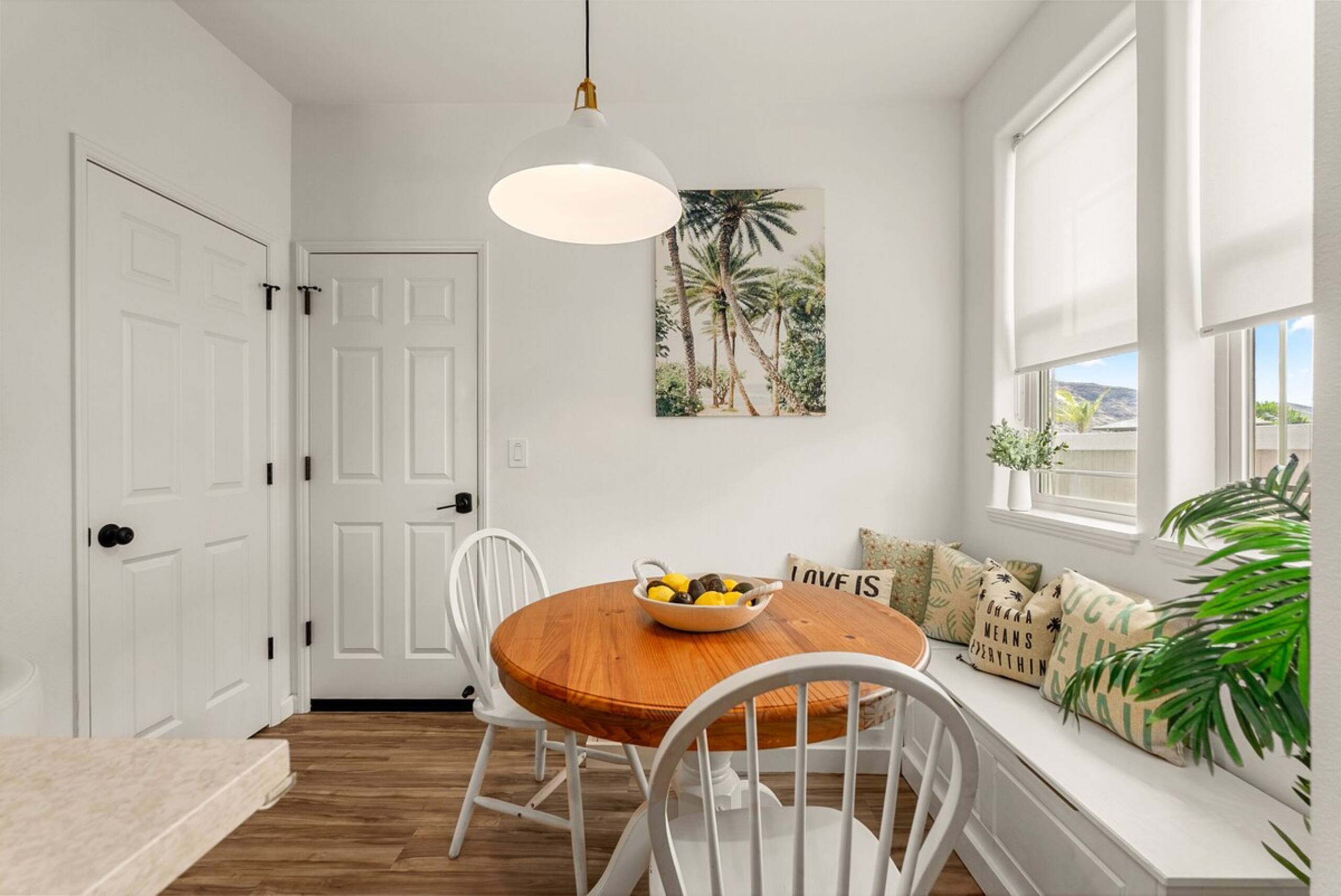 Beautiful 4-BR Home, Near Beach, Mountain View - Photo 52