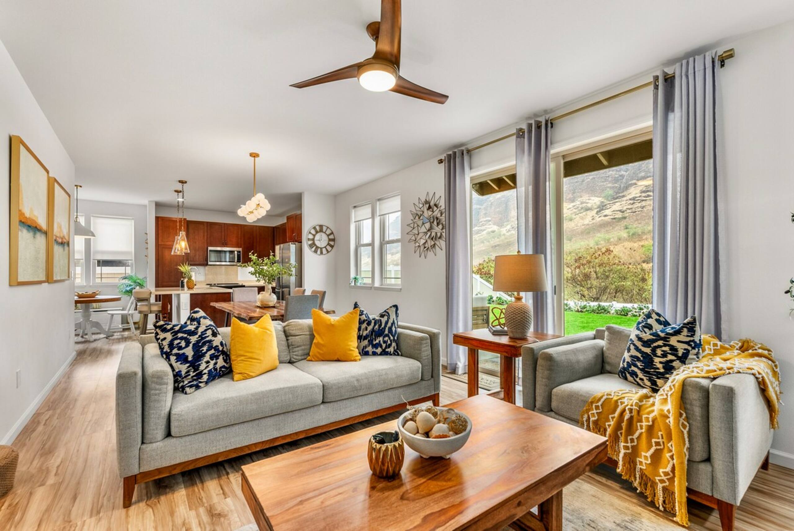 Beautiful 4-BR Home, Near Beach, Mountain View - Photo 6