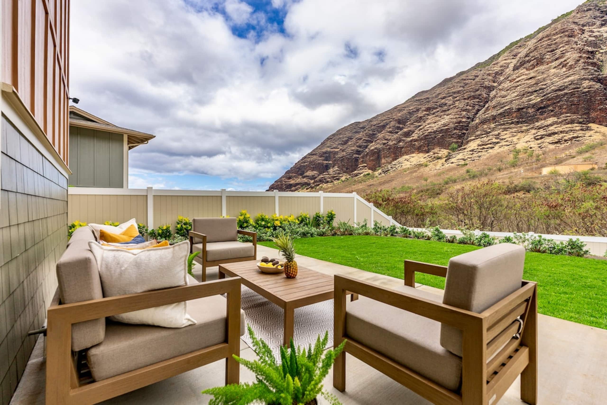 Beautiful 4-BR Home, Near Beach, Mountain View - Photo 35