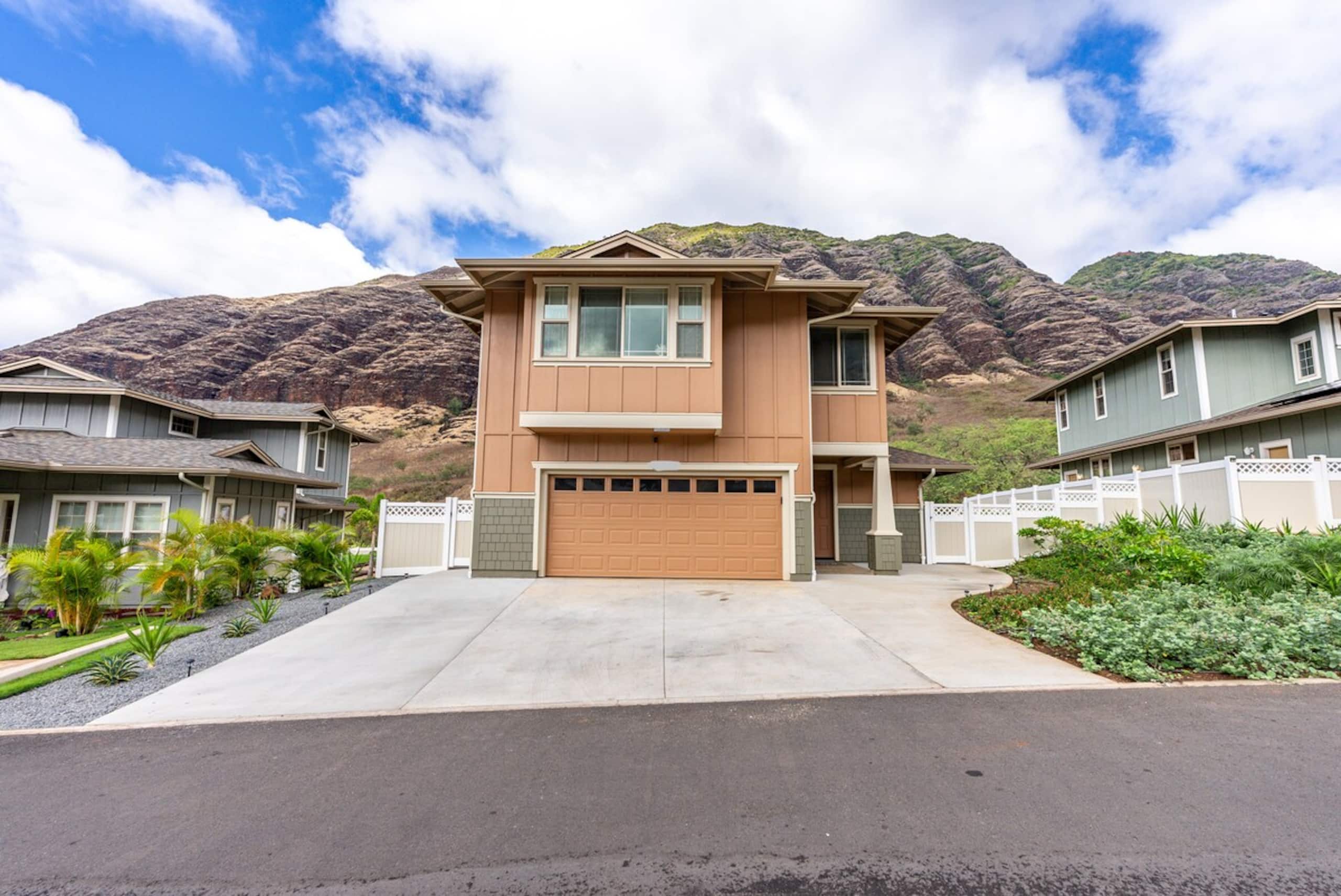Beautiful 4-BR Home, Near Beach, Mountain View - Photo 40