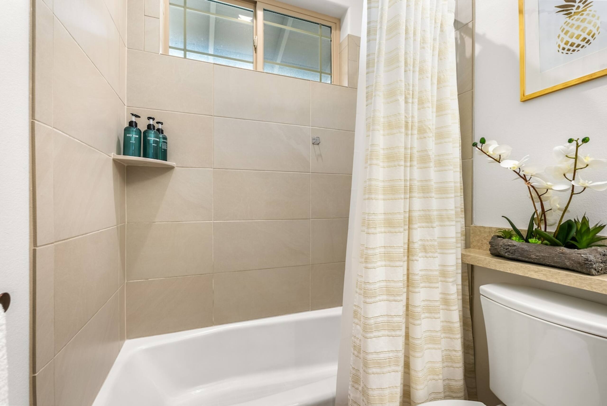 Beautiful 4-BR Home, Near Beach, Mountain View - Photo 31