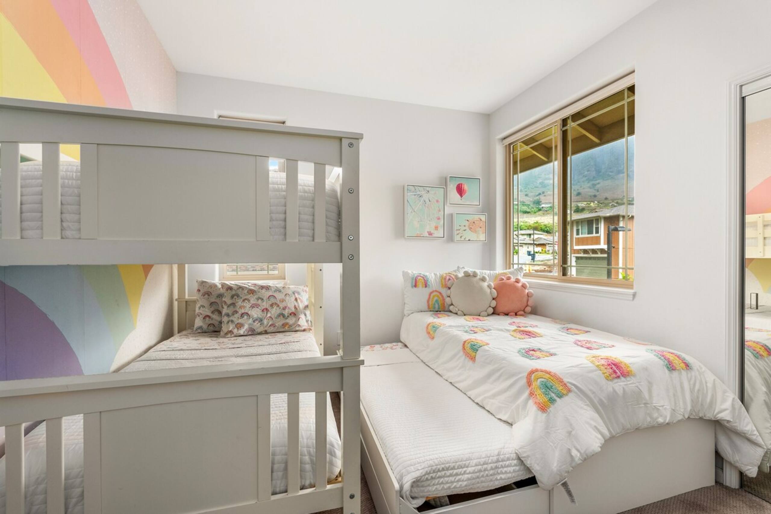 Beautiful 4-BR Home, Near Beach, Mountain View - Photo 24