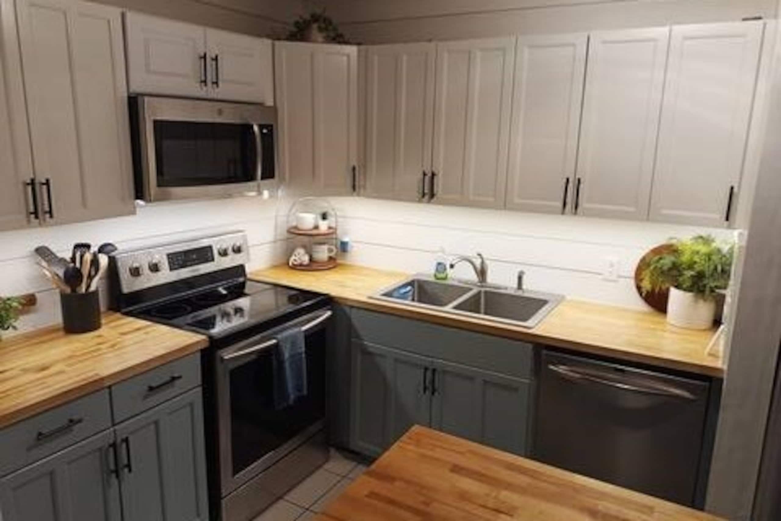 Hidden Gem, Newly Remodeled Turtle Bay Condo - Photo 5
