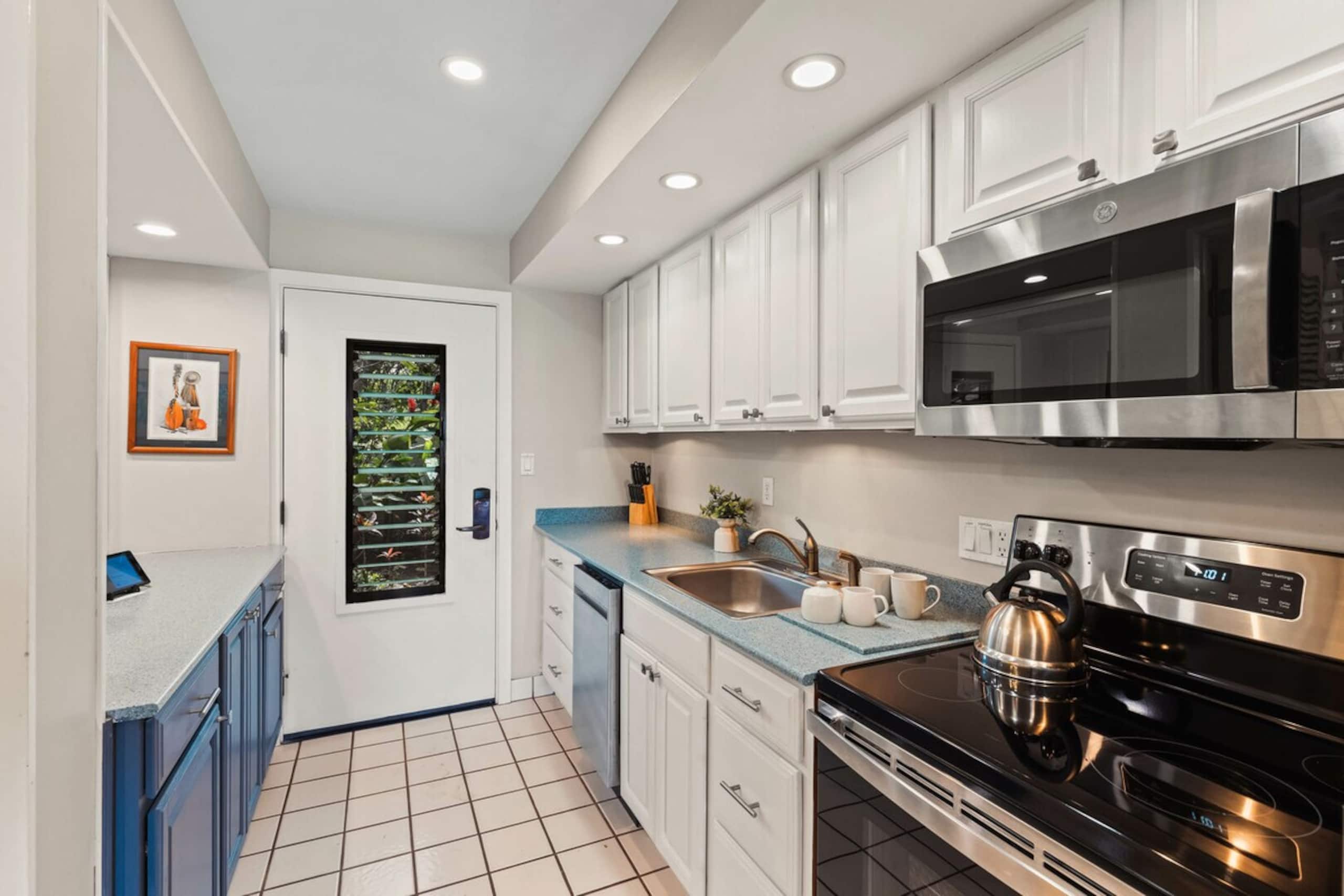 Ocean views and A/C combine in this Deluxe studio - Photo 10