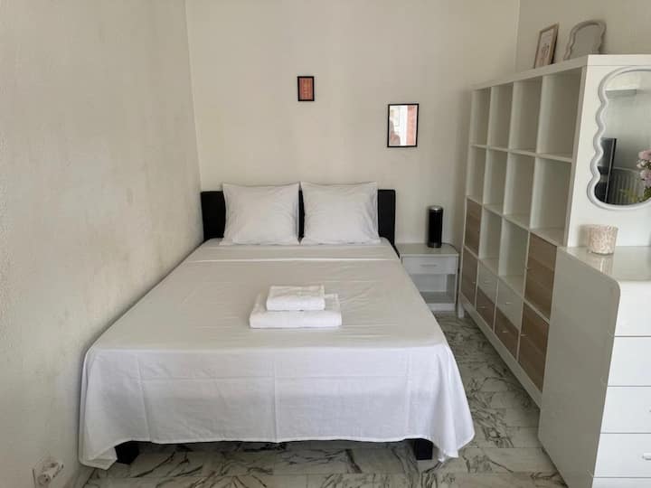 Grand Studio Terrasse |Plage & Aéroport à 10 Min - Nizza