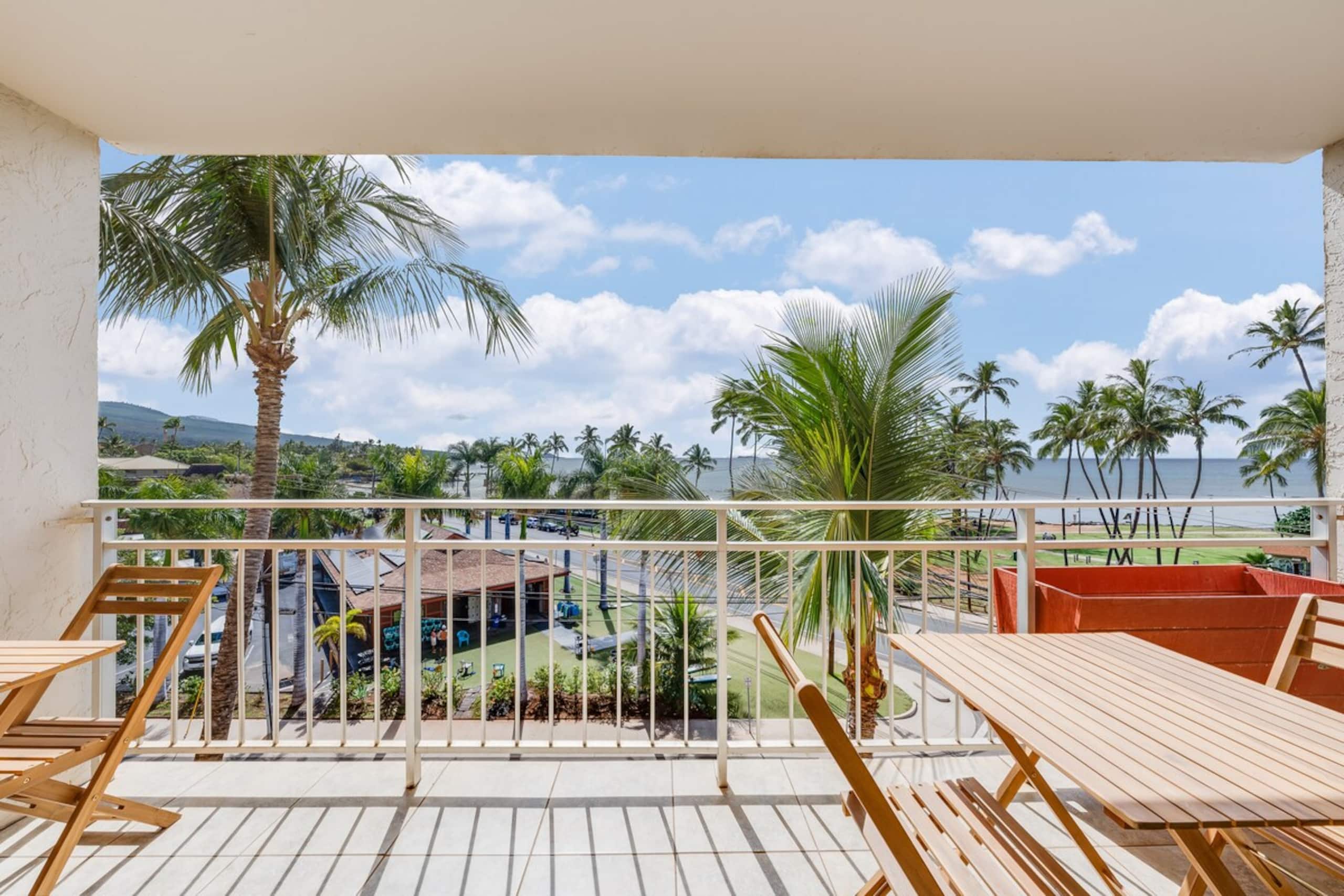 Aloha Vibes: Oceanfront View, Beach & Food Trucks - Photo 29