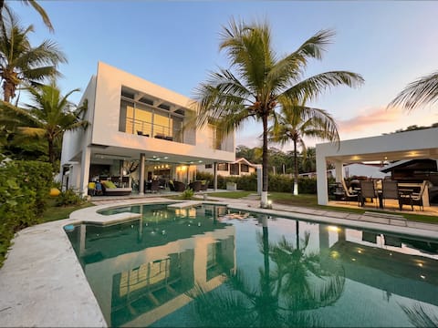 The Sunset | Beachfront Villa