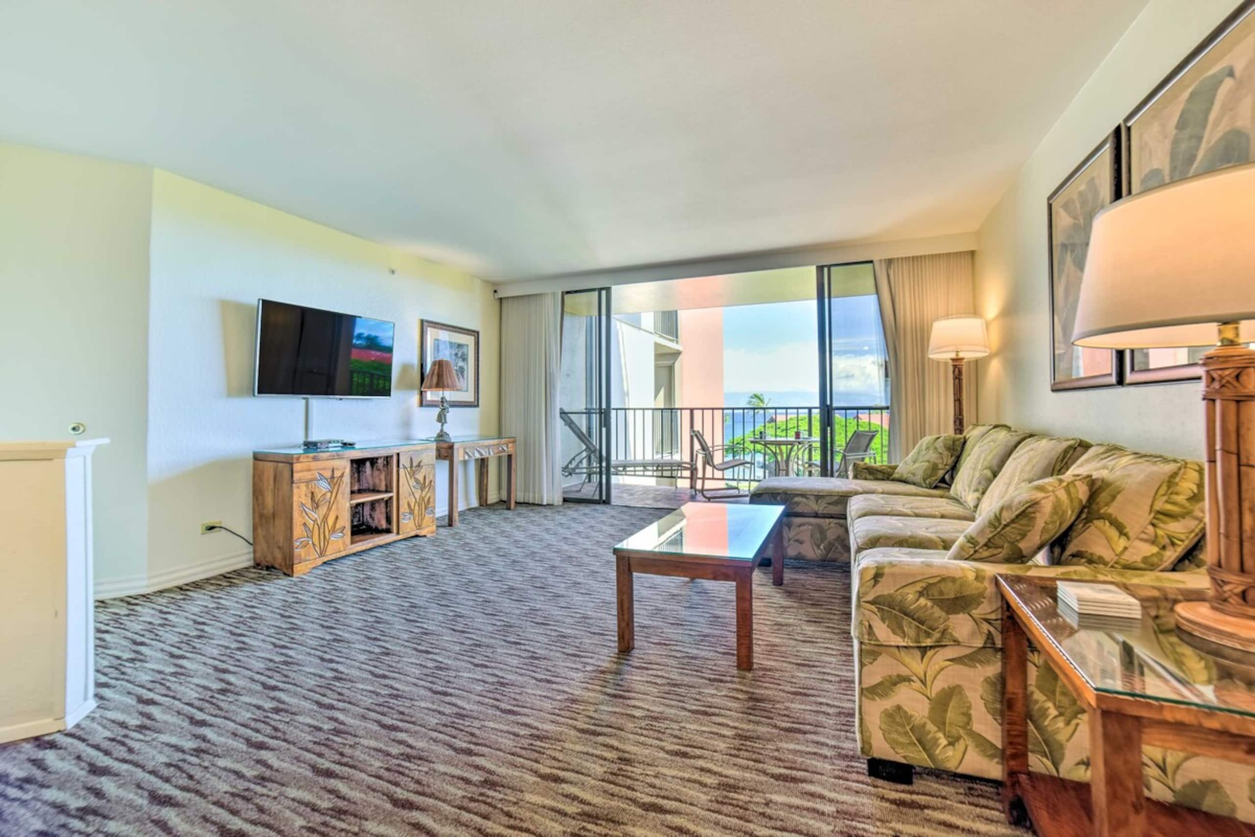 Cute Beachfront Condo w/ Lanai & Resort Pools - Photo 4
