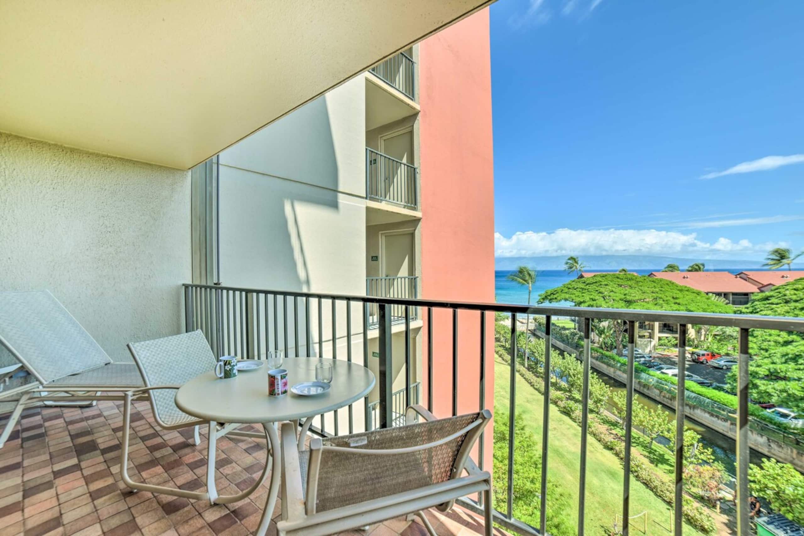 Cute Beachfront Condo w/ Lanai & Resort Pools - Photo 21