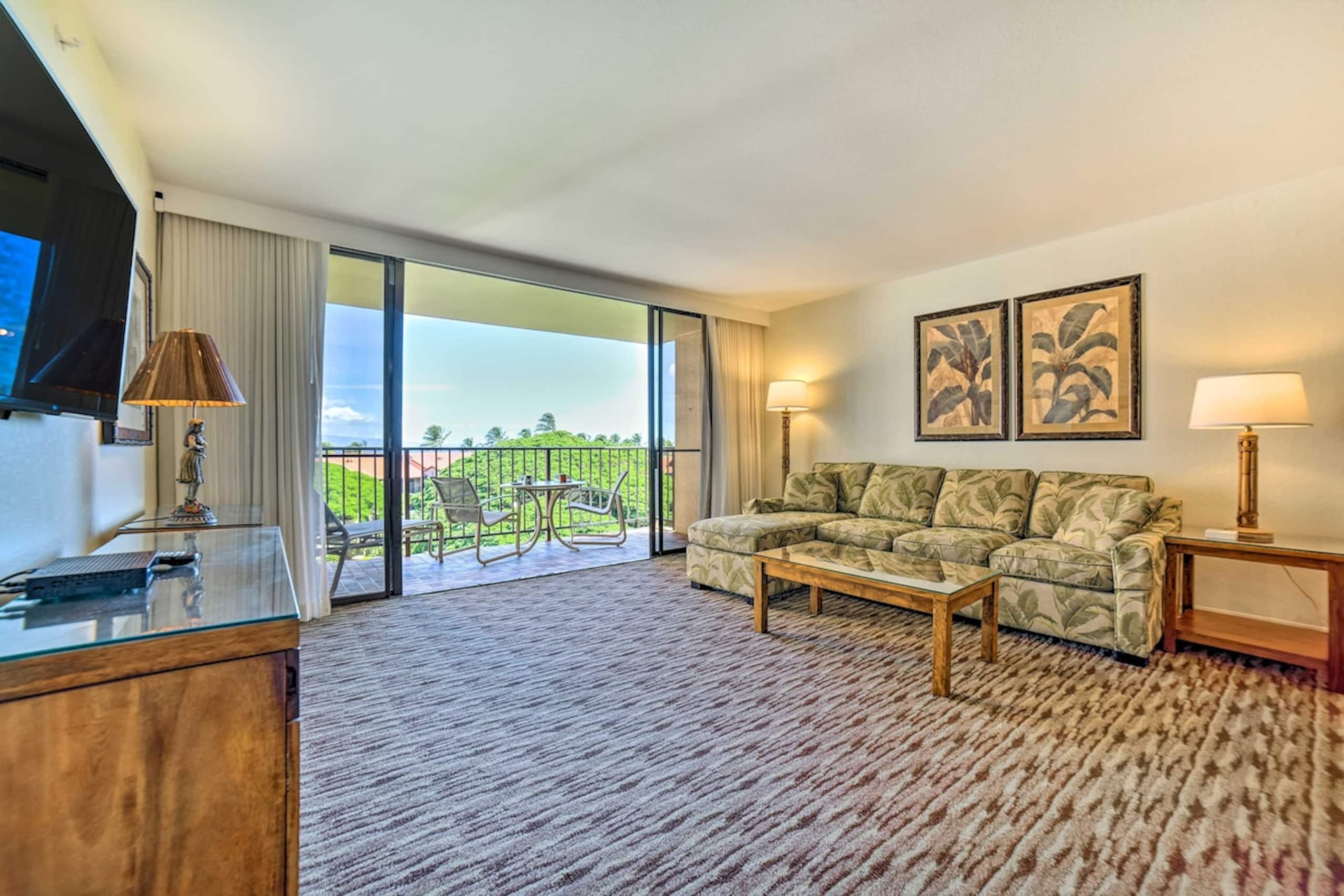 Cute Beachfront Condo w/ Lanai & Resort Pools - Photo 2