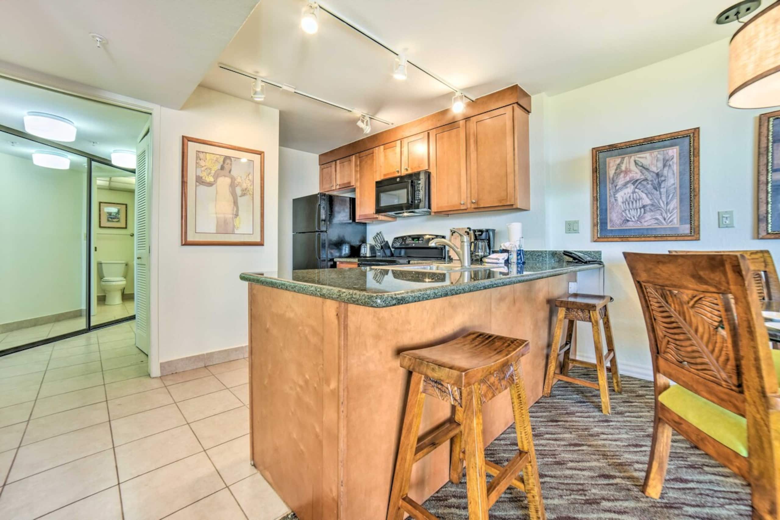 Cute Beachfront Condo w/ Lanai & Resort Pools - Photo 7