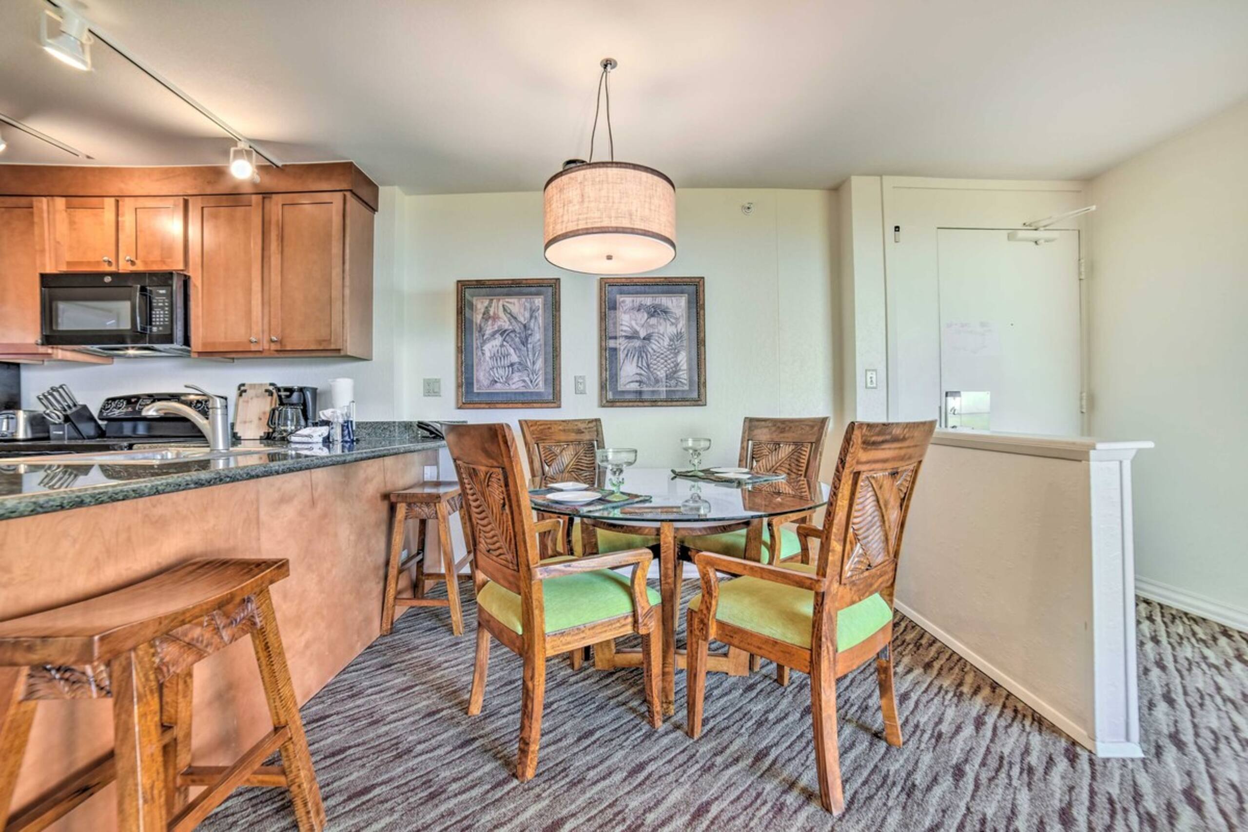 Cute Beachfront Condo w/ Lanai & Resort Pools - Photo 20