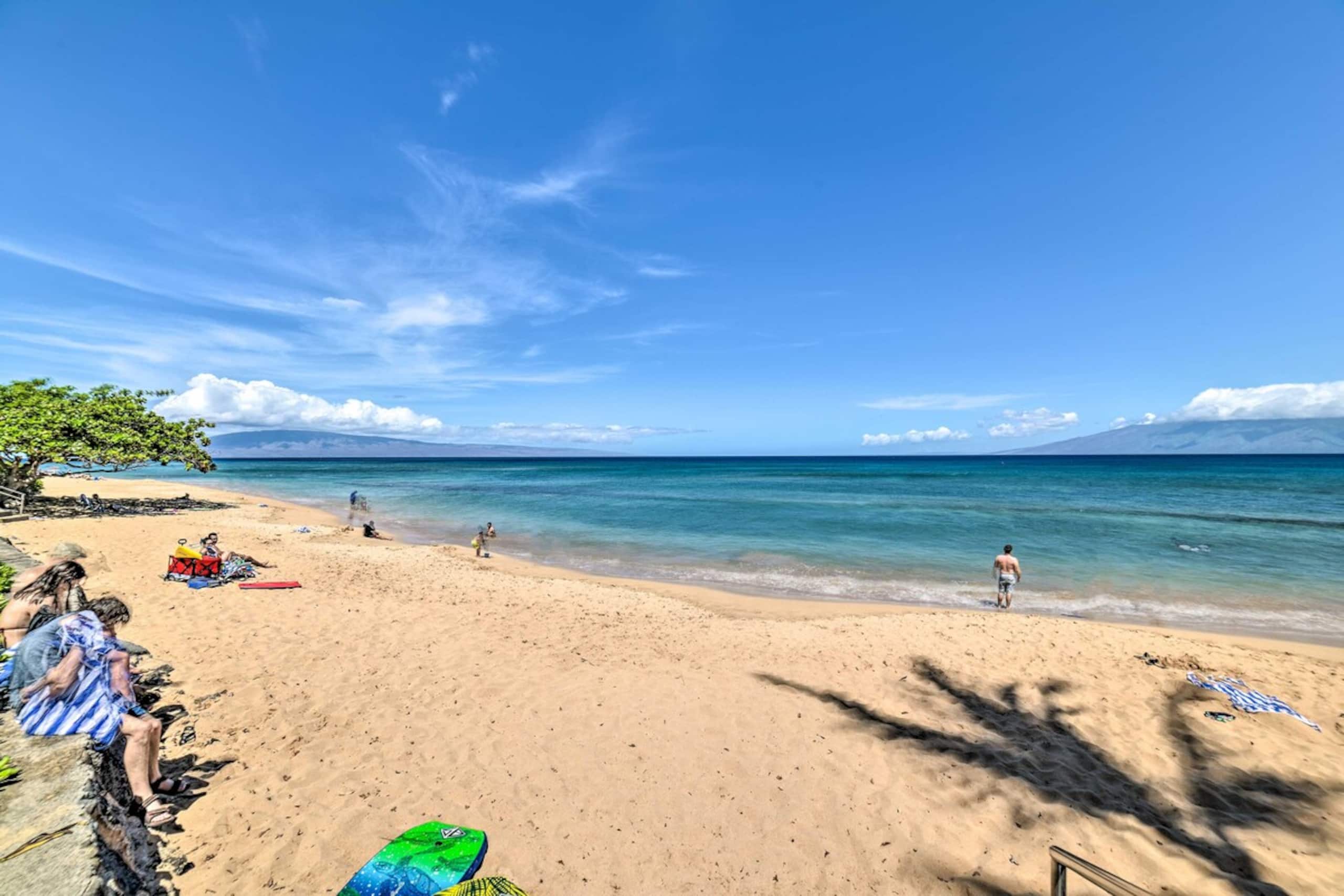 Cute Beachfront Condo w/ Lanai & Resort Pools - Photo 24