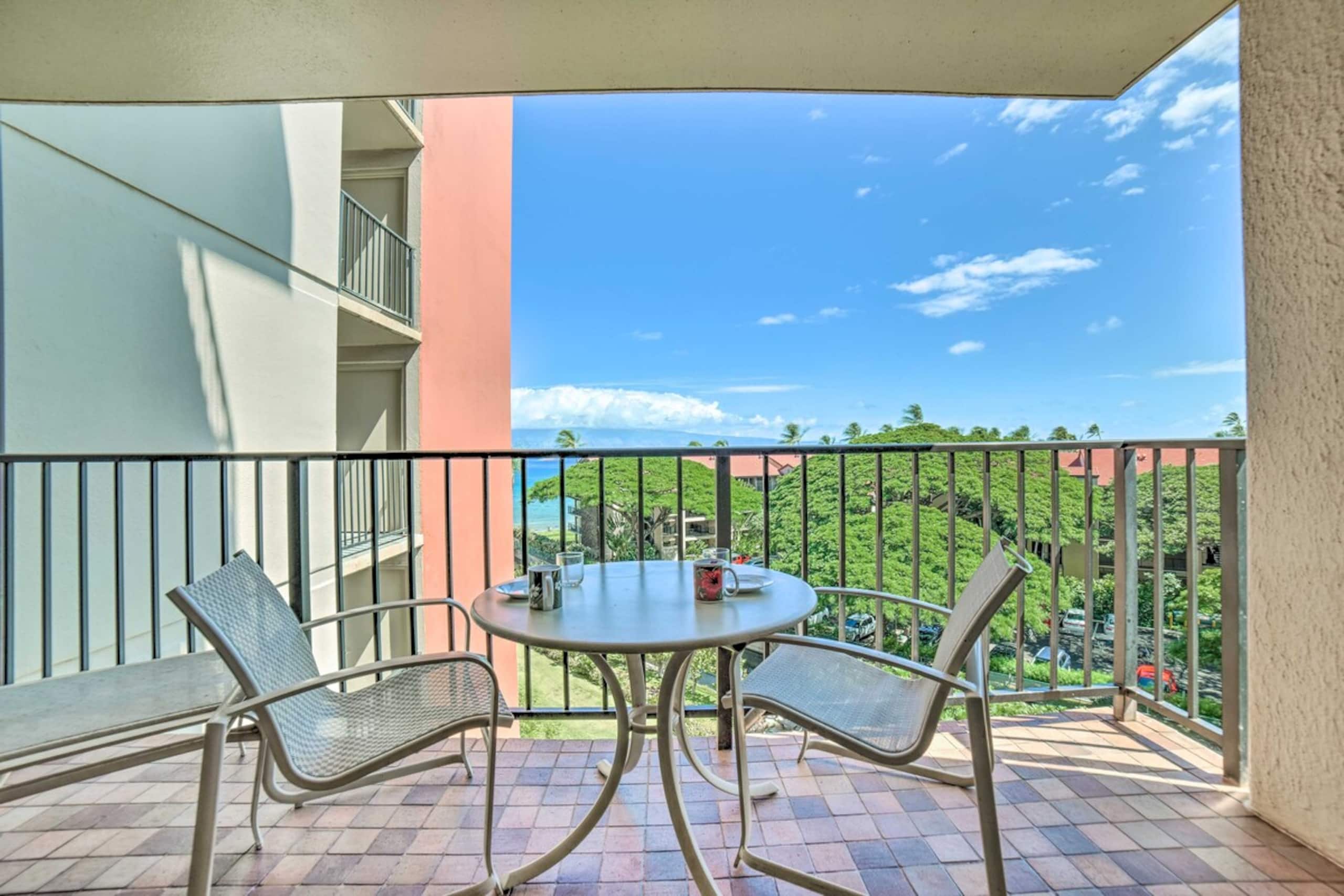 Cute Beachfront Condo w/ Lanai & Resort Pools - Photo 22