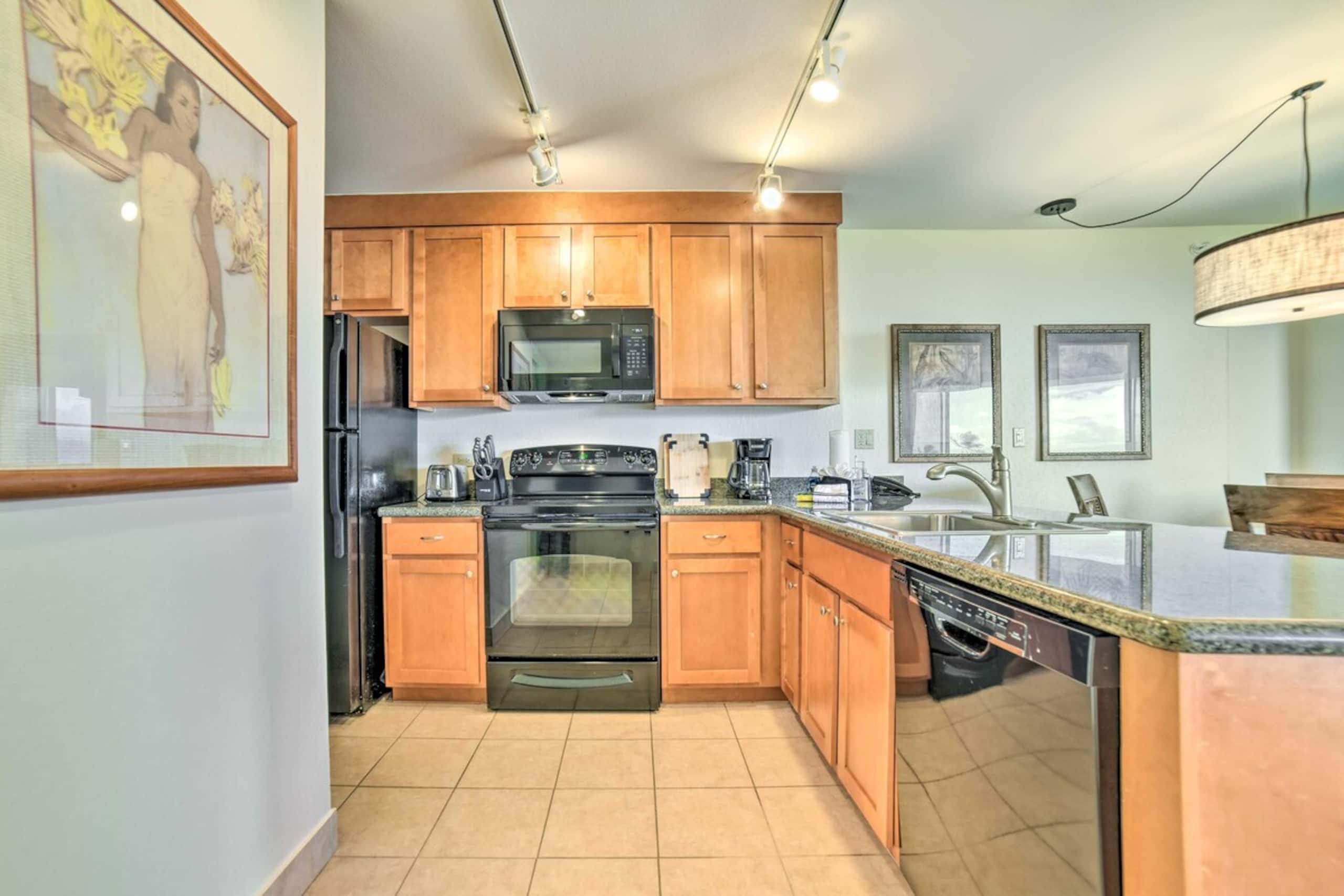 Cute Beachfront Condo w/ Lanai & Resort Pools - Photo 11