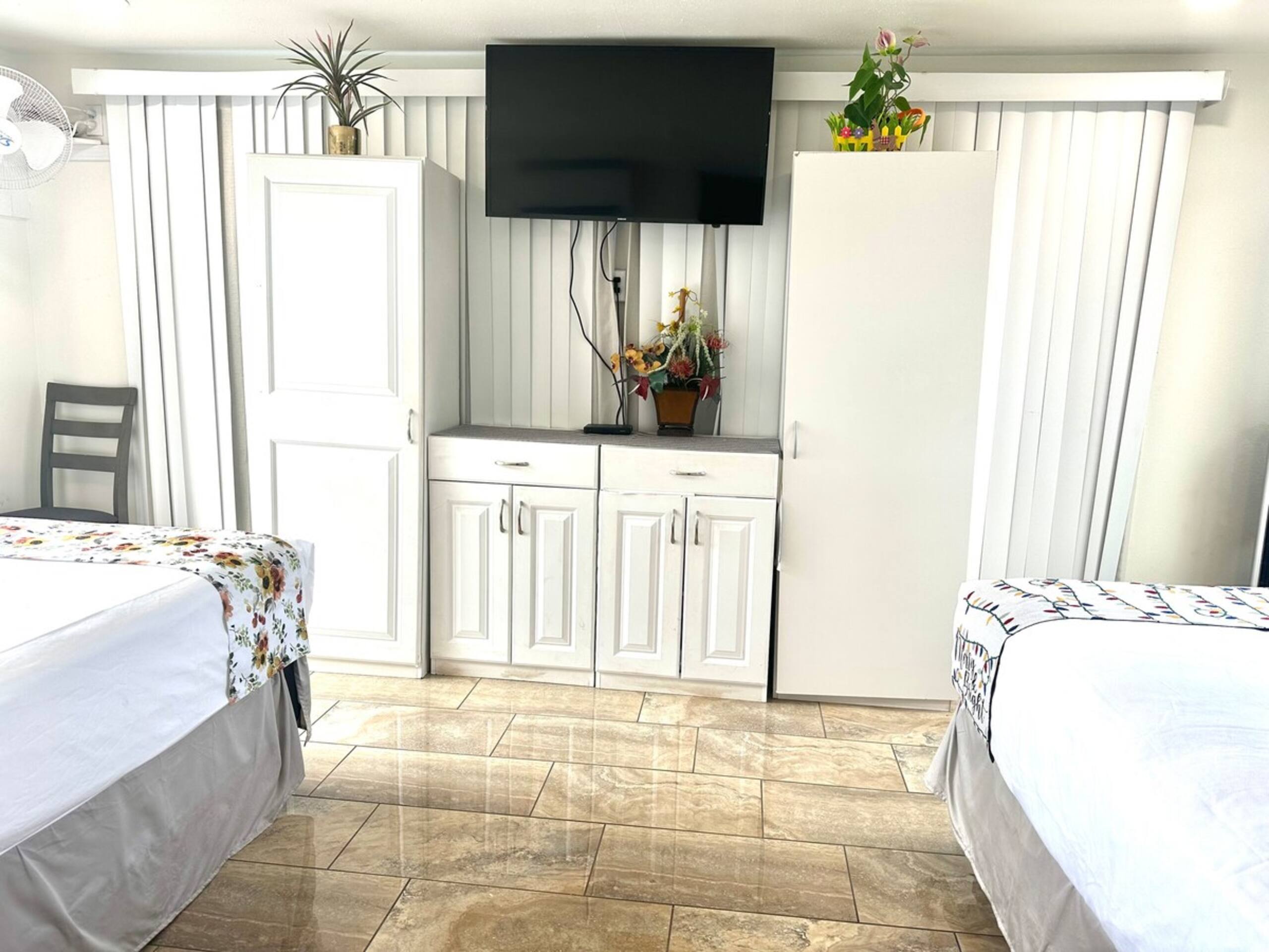 Beautifully Remodeled 3 Bedrooms/2Bathrooms - Photo 3