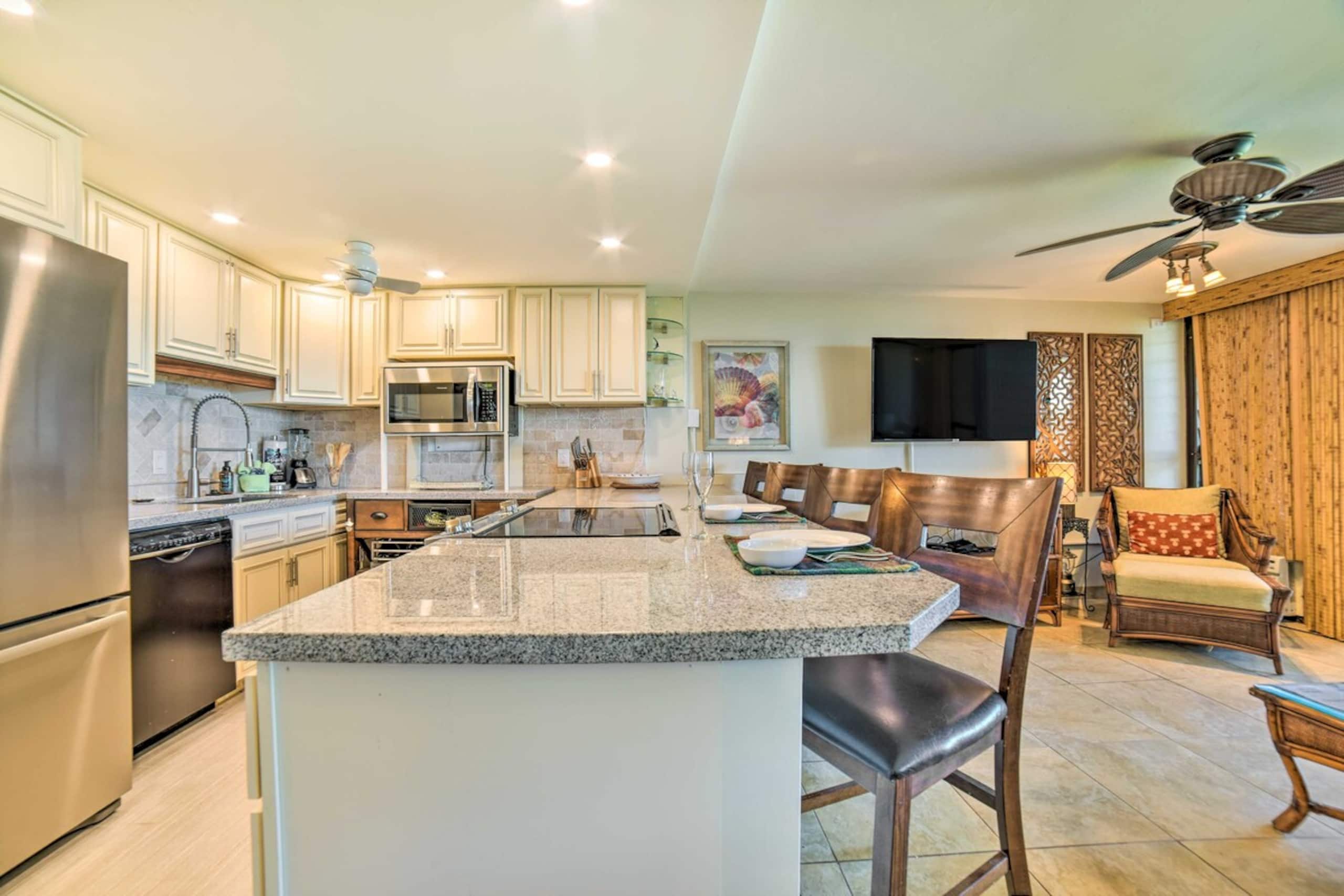 Beachfront Condo Sunset Views & Pool Access - Photo 8