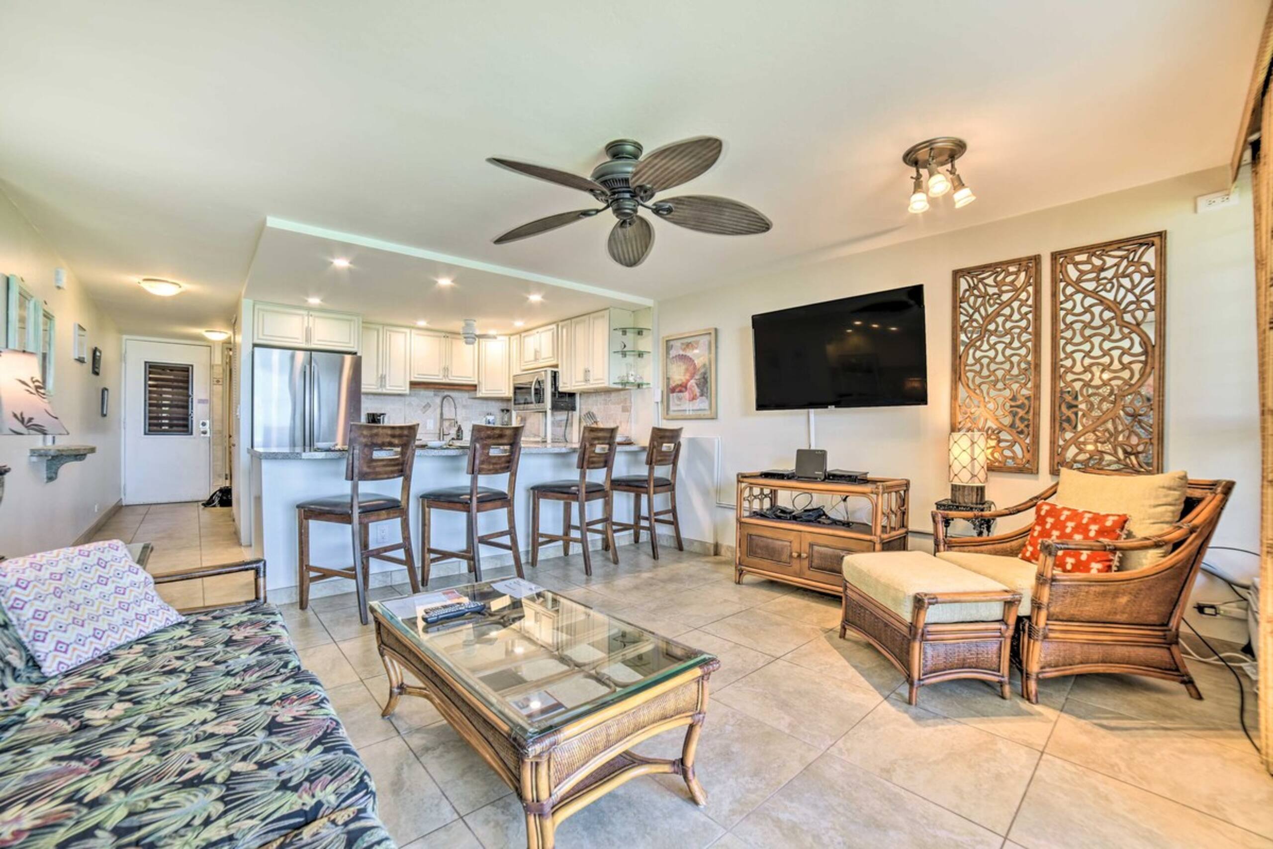 Beachfront Condo Sunset Views & Pool Access - Photo 5
