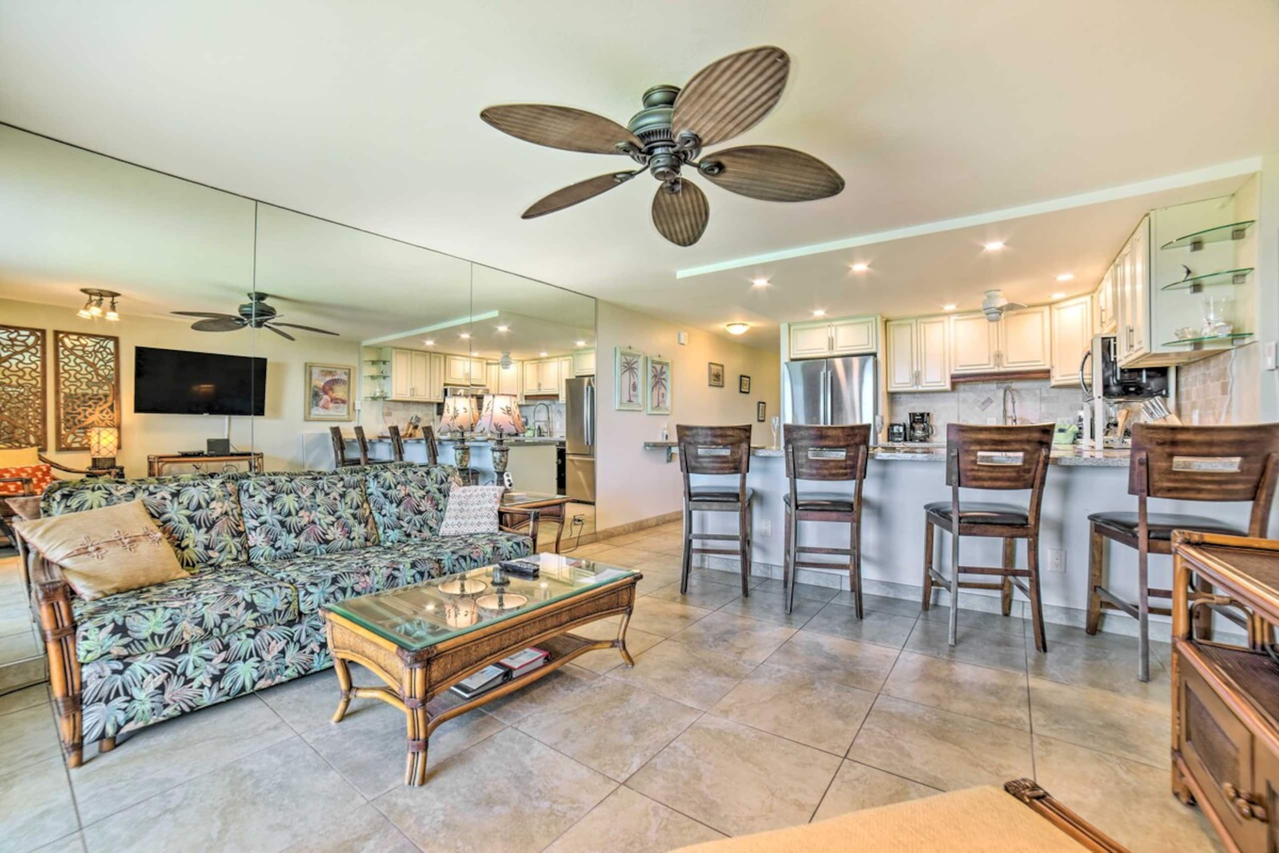 Beachfront Condo Sunset Views & Pool Access - Photo 16