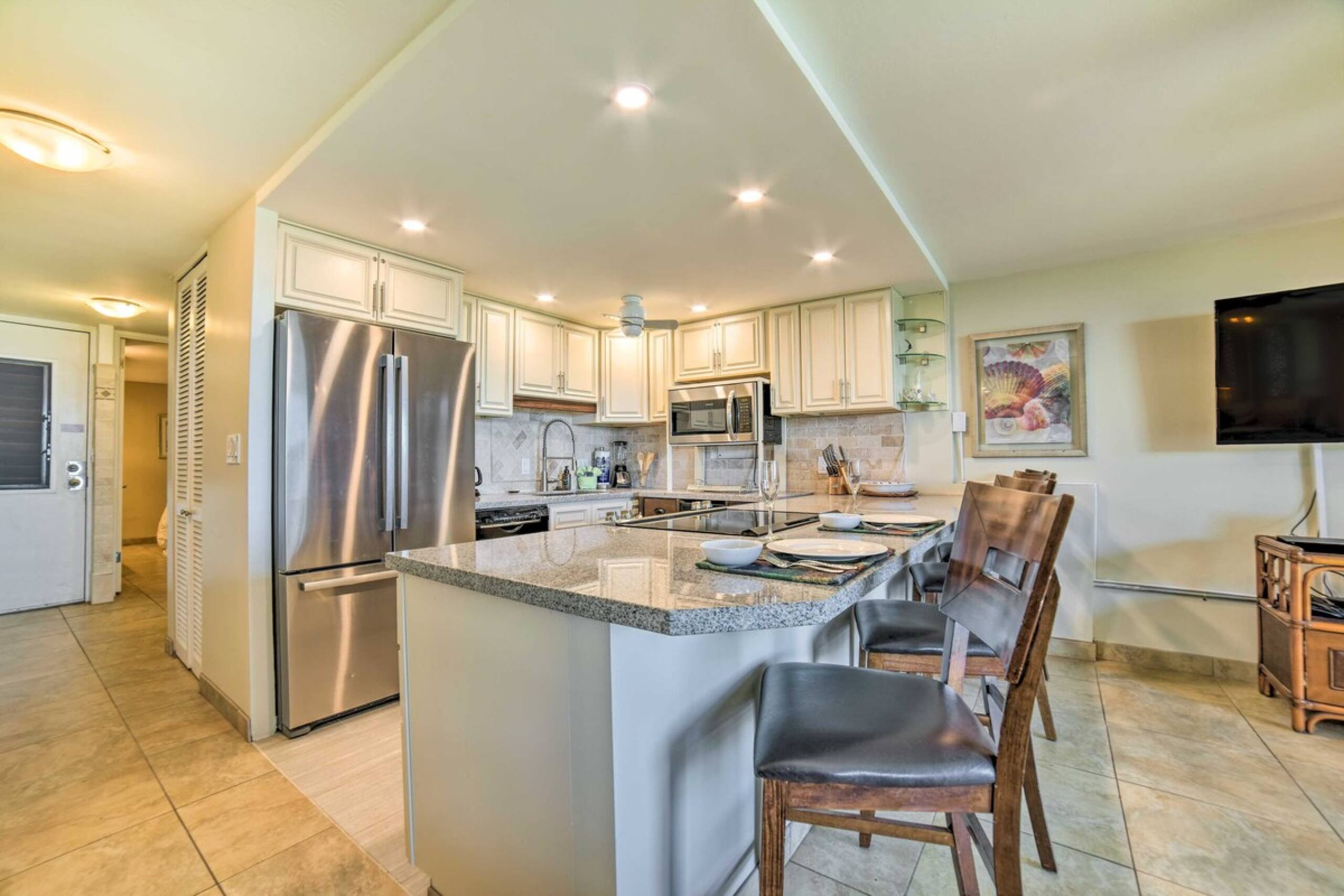 Beachfront Condo Sunset Views & Pool Access - Photo 7
