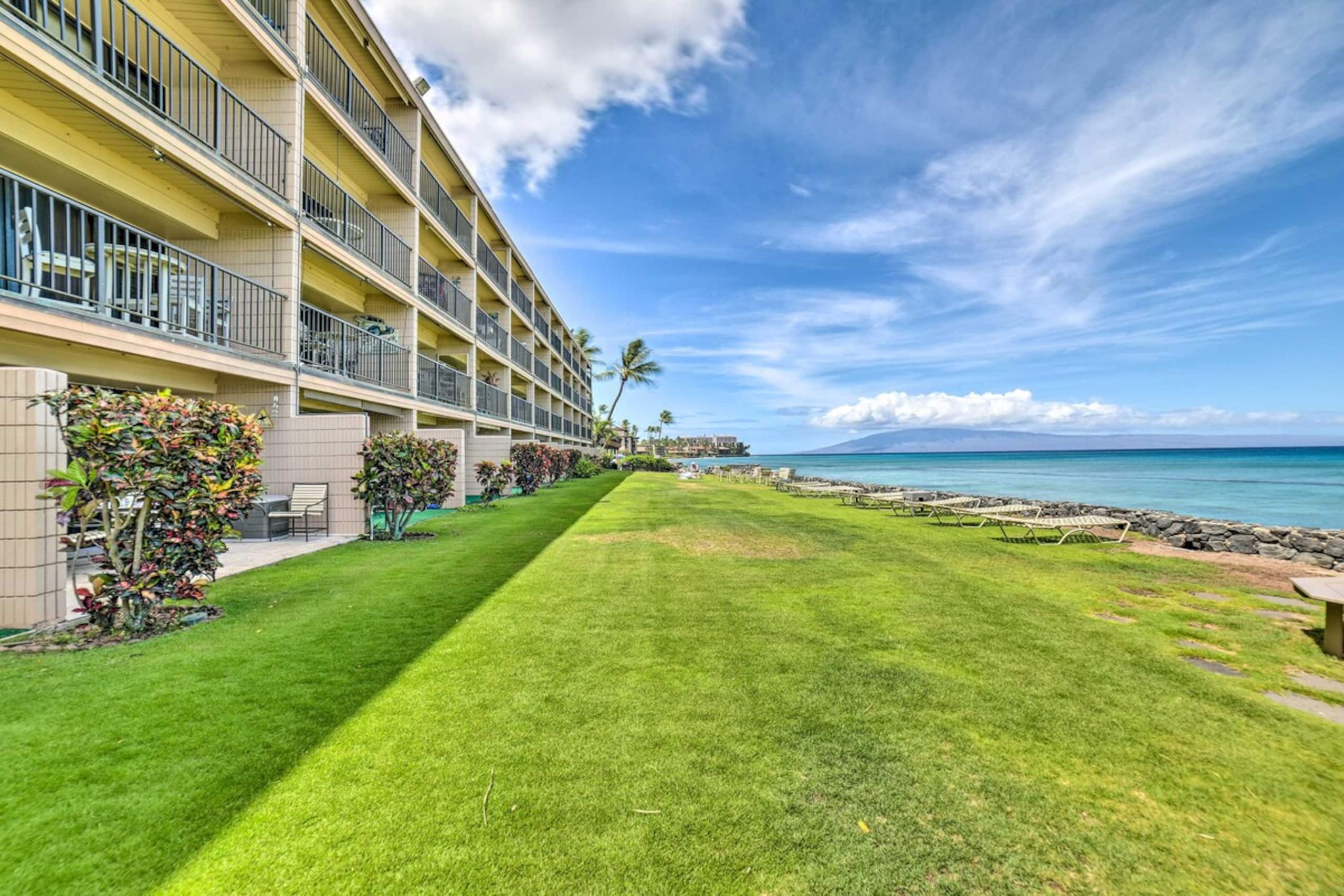 Beachfront Condo Sunset Views & Pool Access - Photo 22