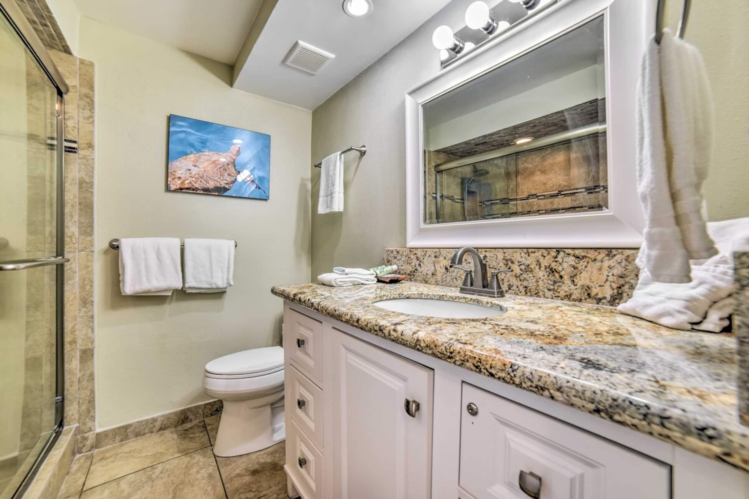 Beachfront Condo Sunset Views & Pool Access - Photo 17
