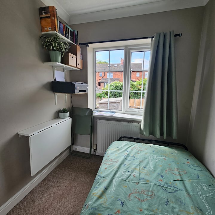 Quiet & Cozy Room In Family Home W/ev Charger - Wakefield