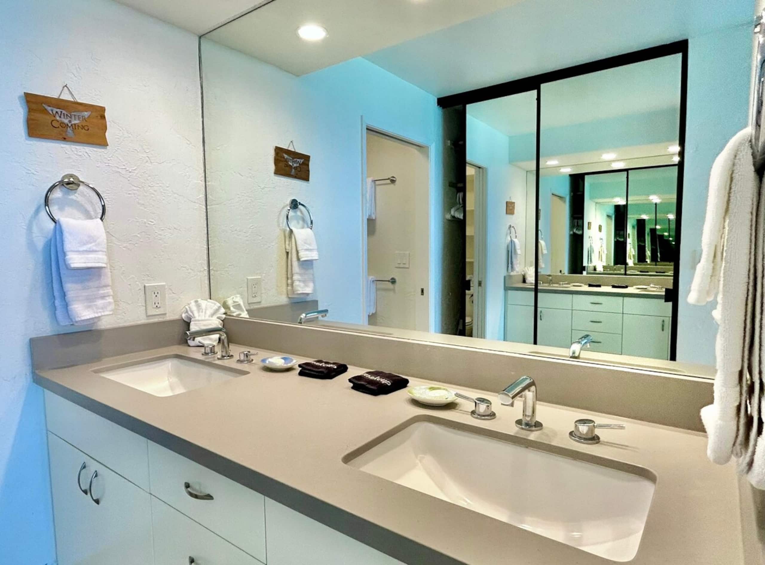 Oceanfront Penthouse w/ Panoramic Views + A/C - Photo 41