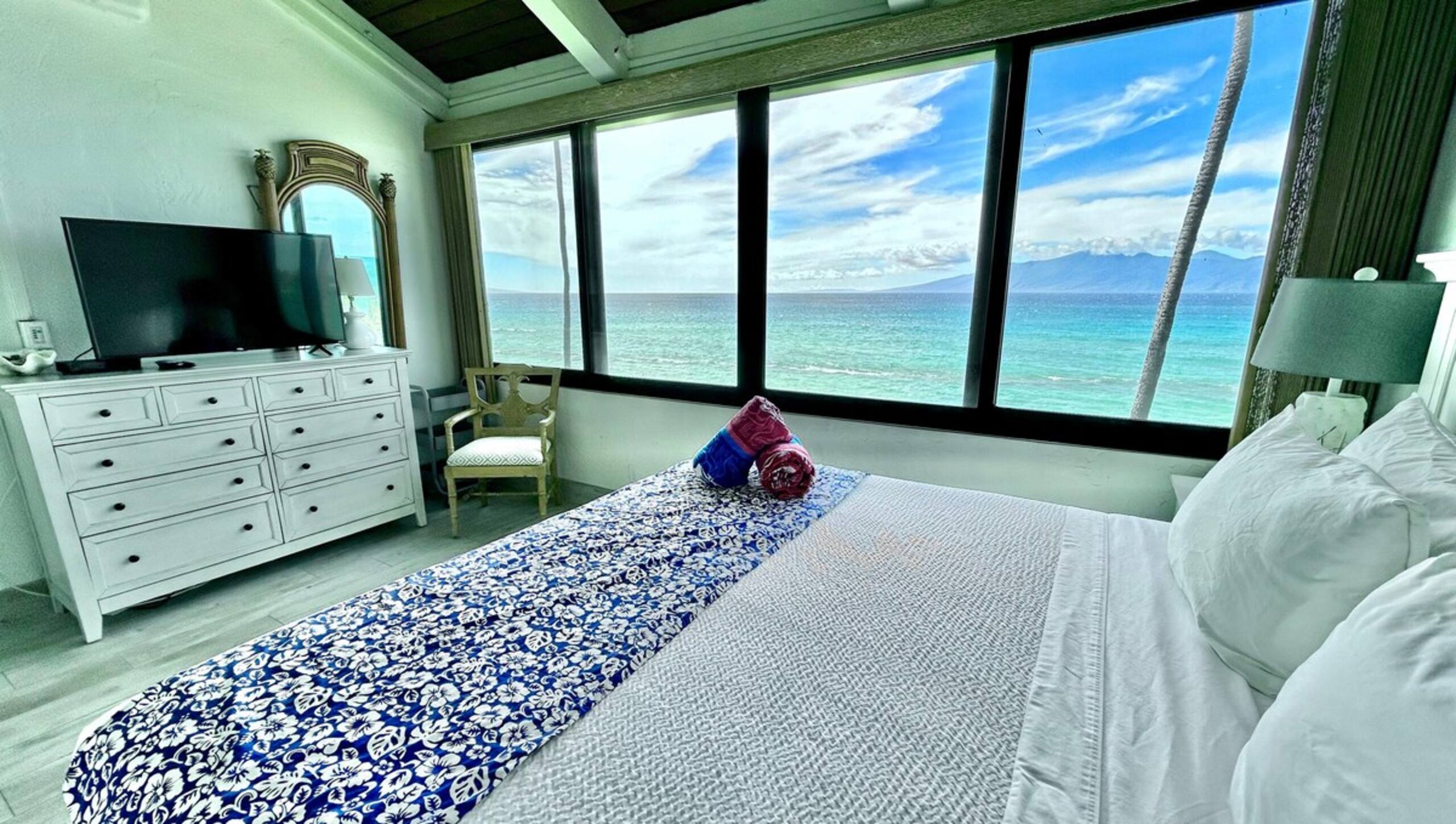 Oceanfront Penthouse w/ Panoramic Views + A/C - Photo 13