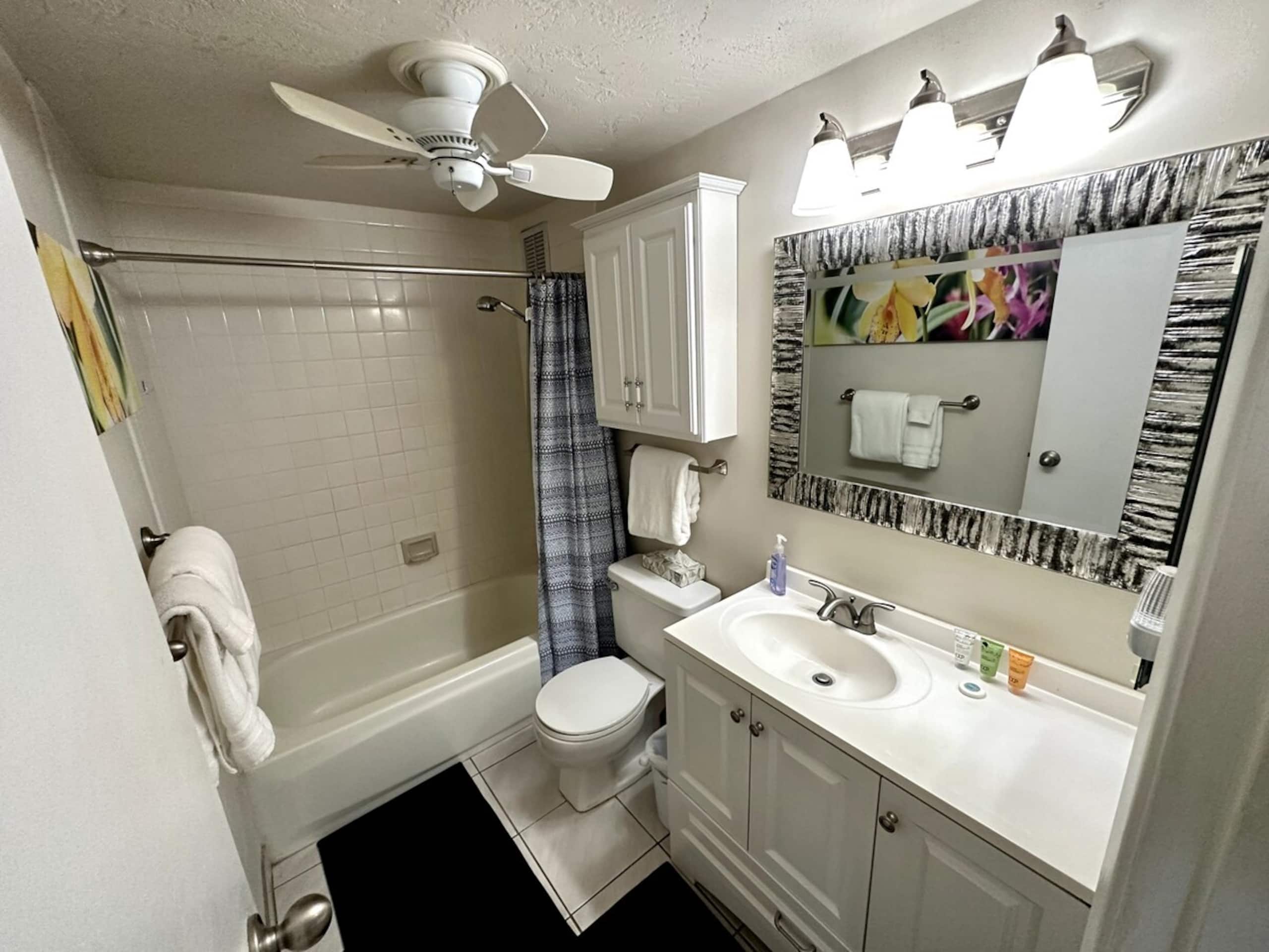 Beautiful Oceanfront, A/C in Each Room, Sleeps 6 - Photo 16