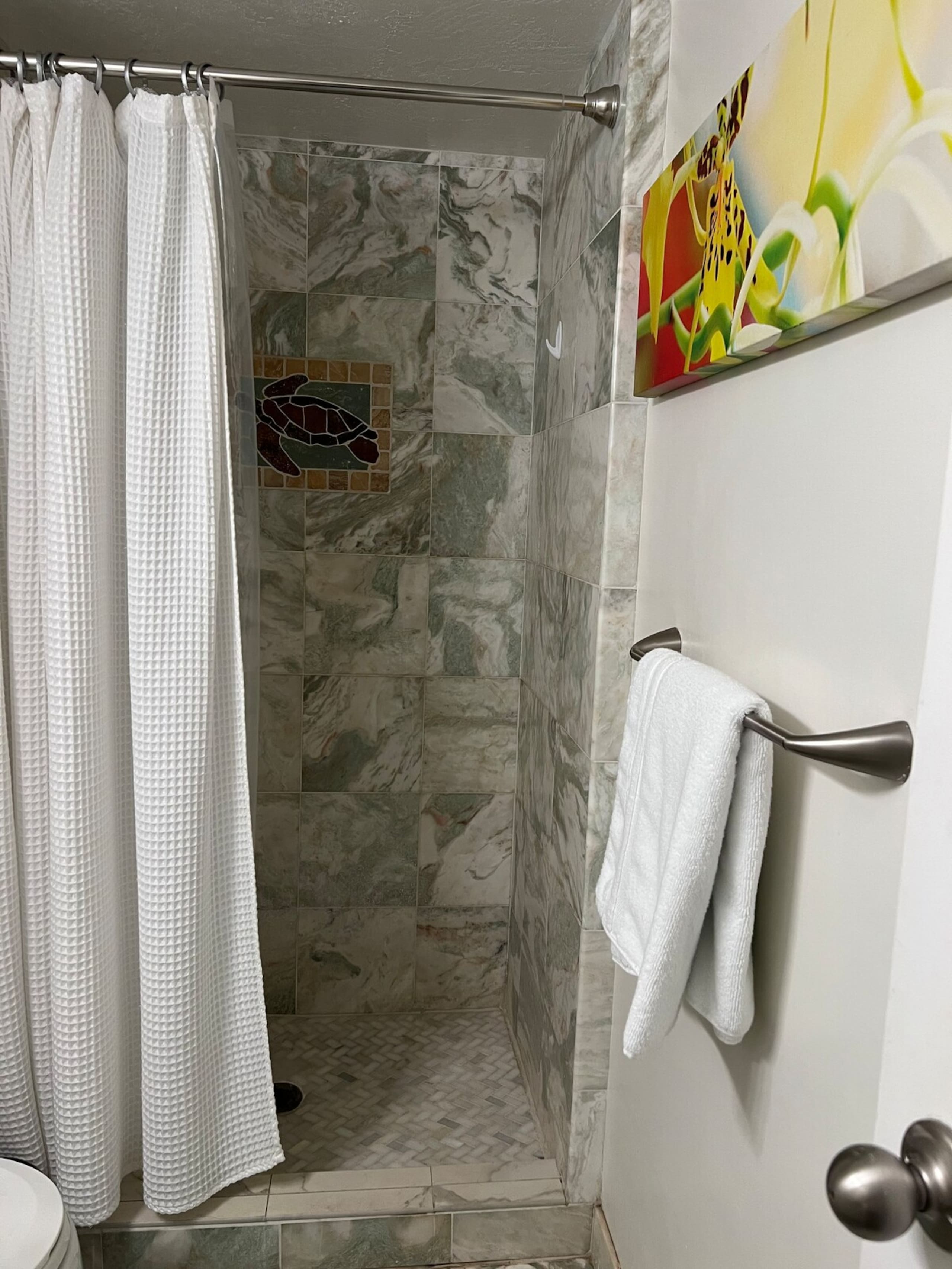 Beautiful Oceanfront, A/C in Each Room, Sleeps 6 - Photo 15