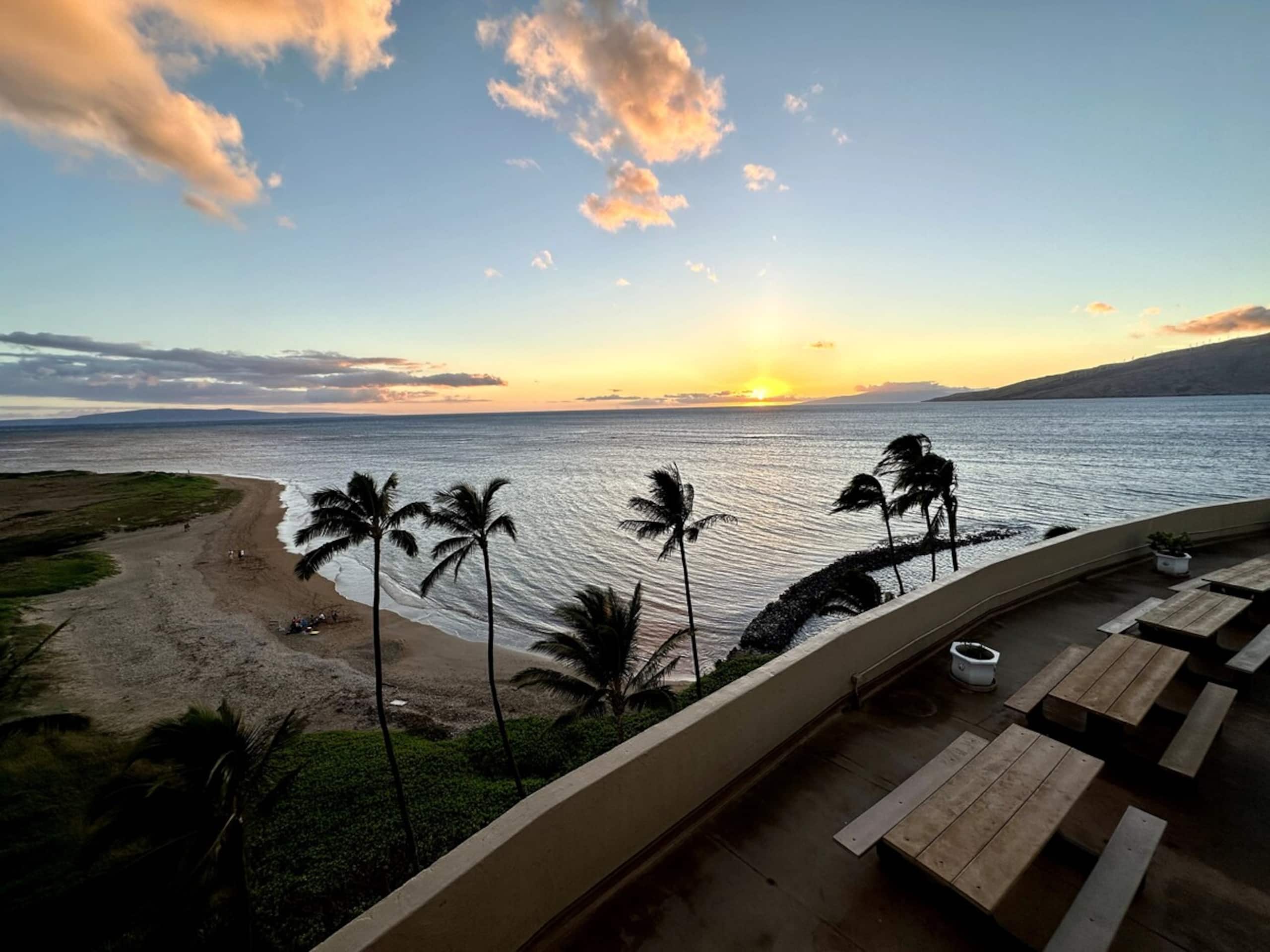 Beautiful Oceanfront, A/C in Each Room, Sleeps 6 - Photo 23