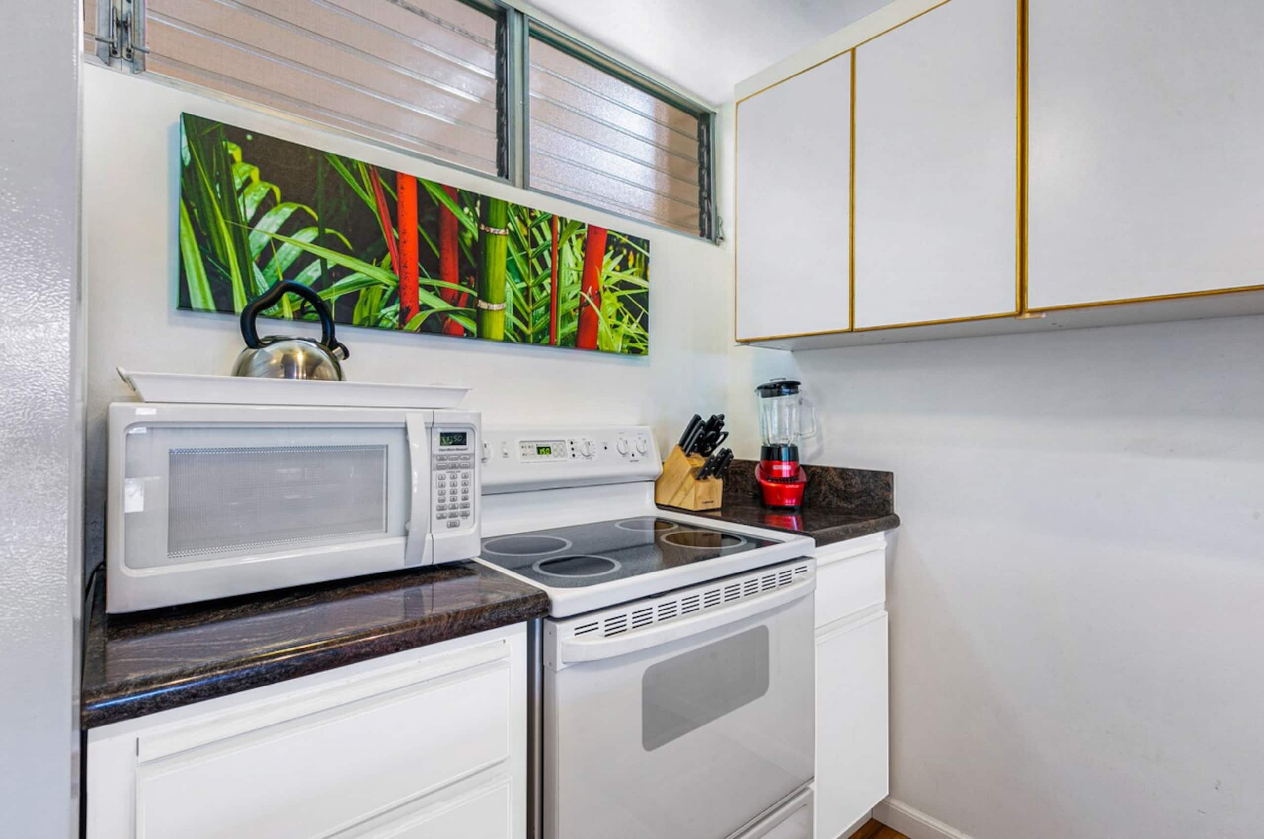Maui Tropical Getaway w/ Ocean View, Pool, A/C - Photo 20